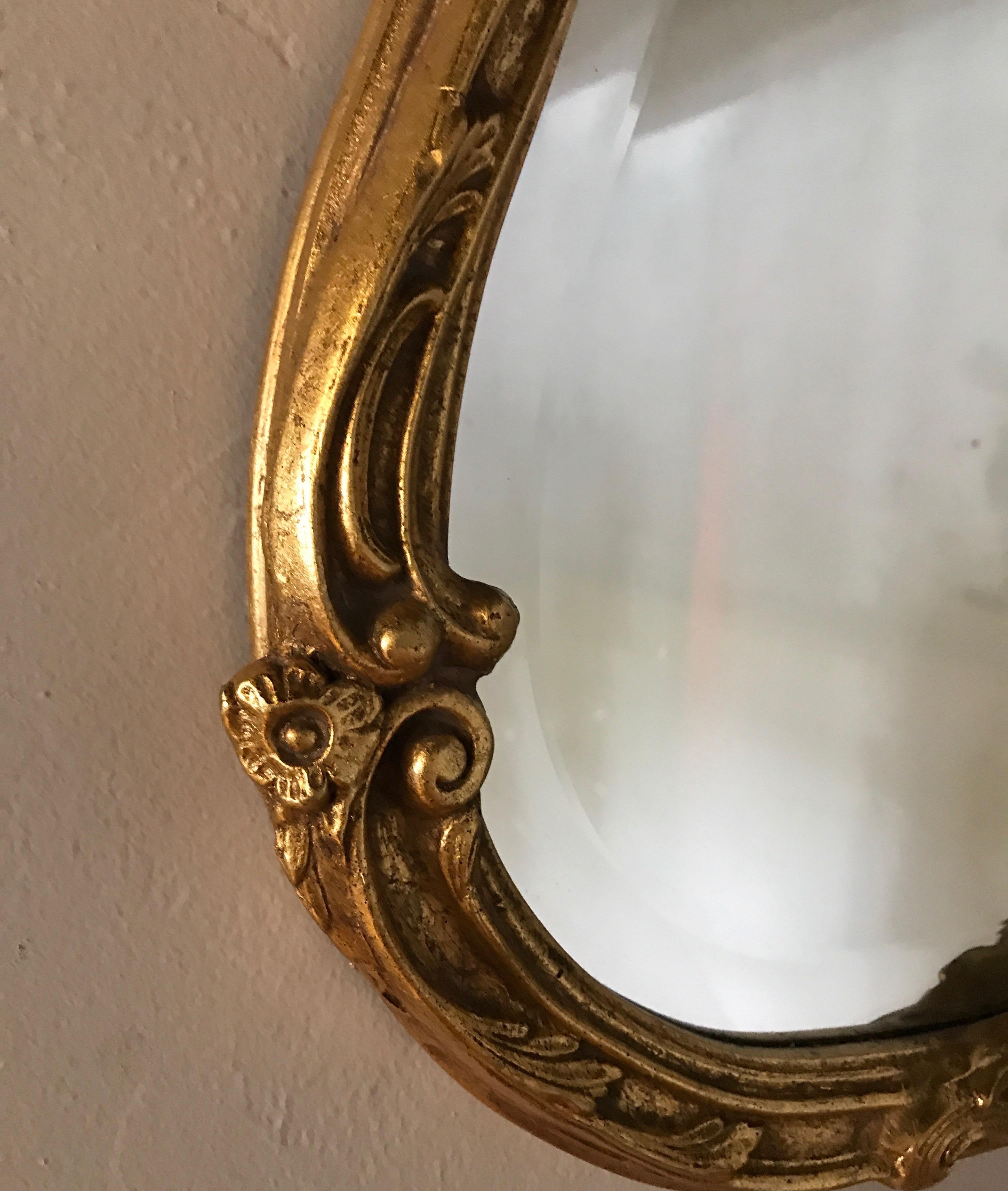 Italian Giltwood Mirror Topped with a Small Shell by Decorative Arts In Good Condition In West Palm Beach, FL