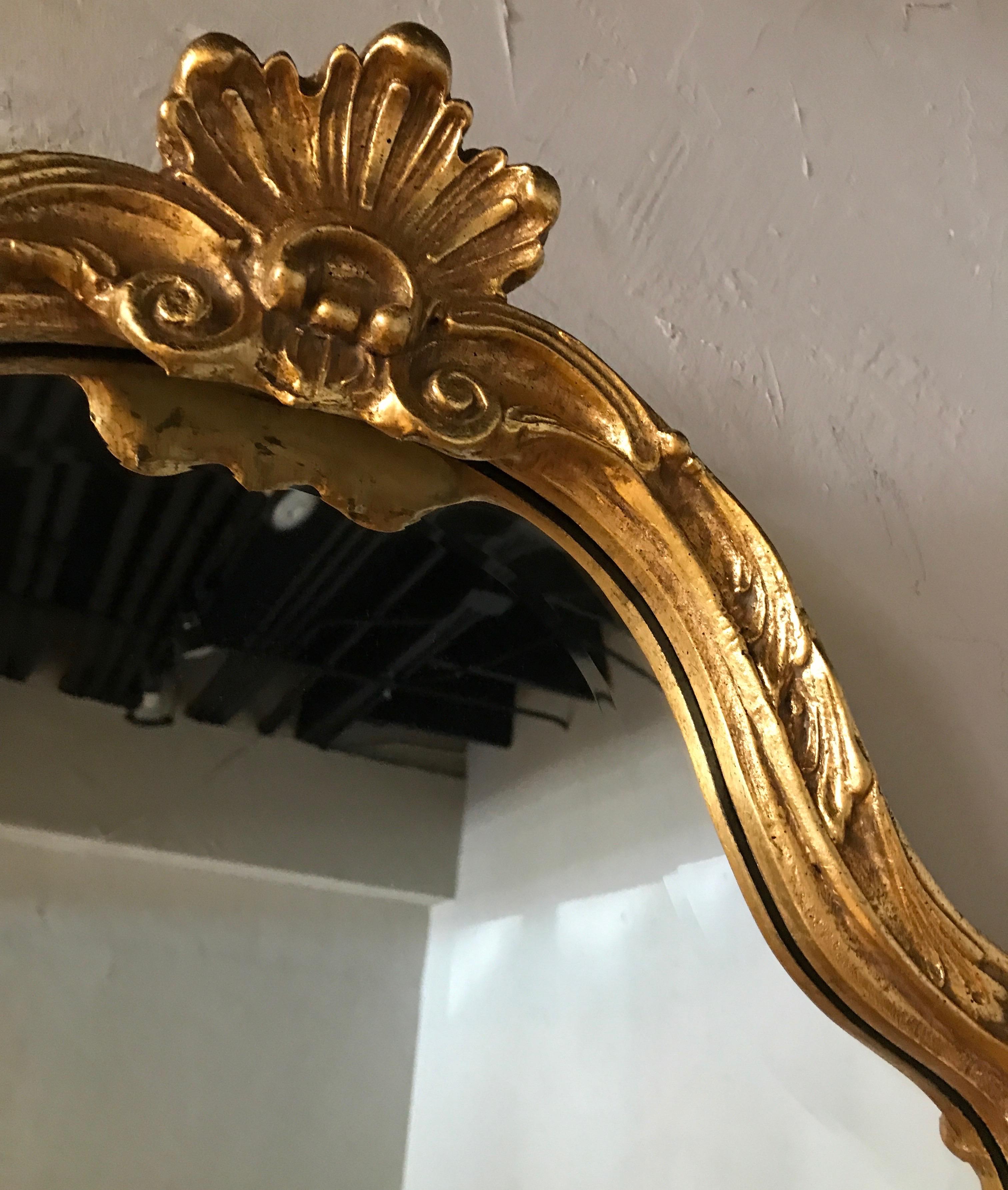 Italian Giltwood Mirror Topped with a Small Shell by Decorative Arts 4