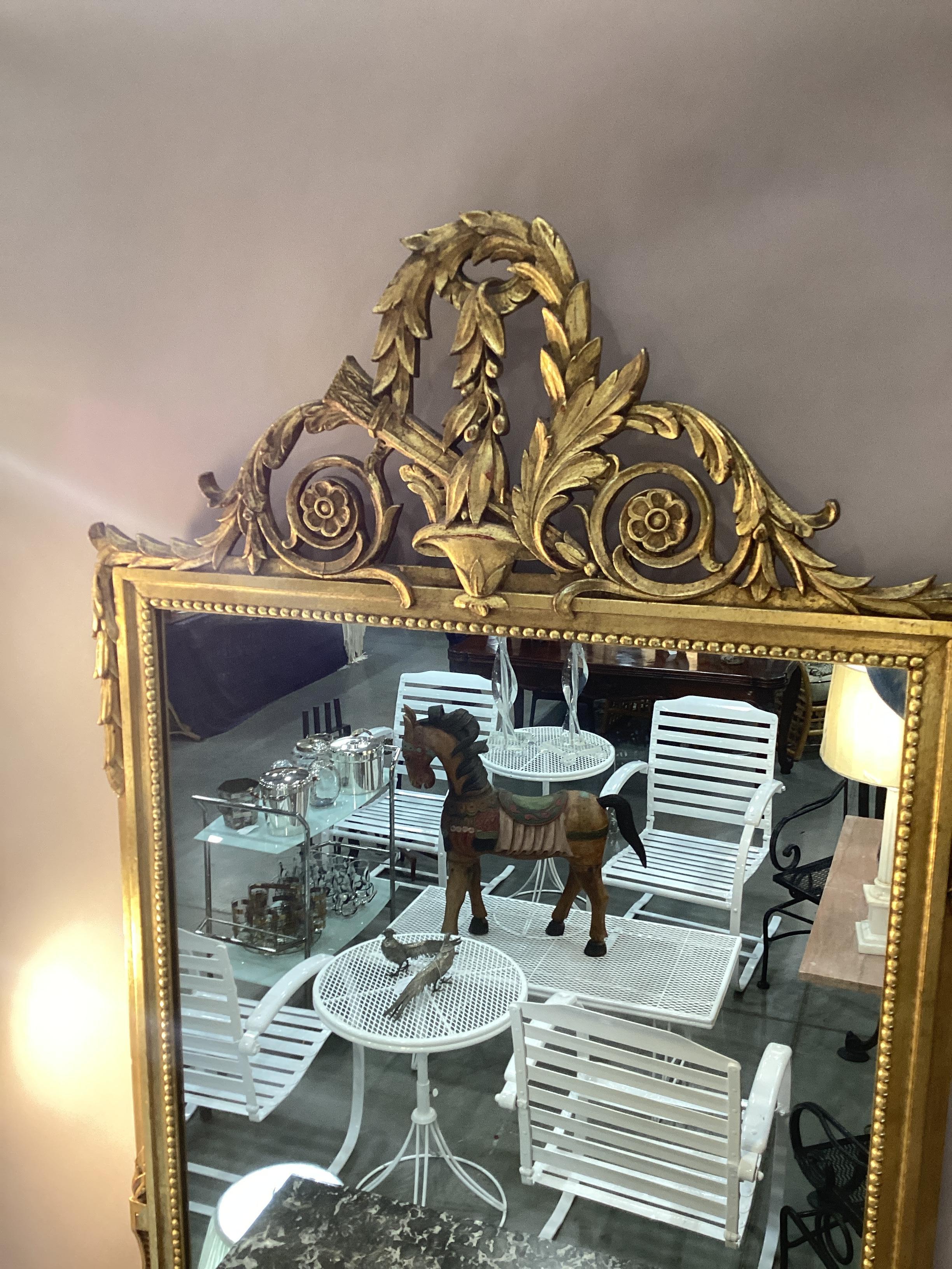 Italienischer Spiegel aus Giltholz im neoklassischen Stil  im Zustand „Gut“ im Angebot in Chapel Hill, NC
