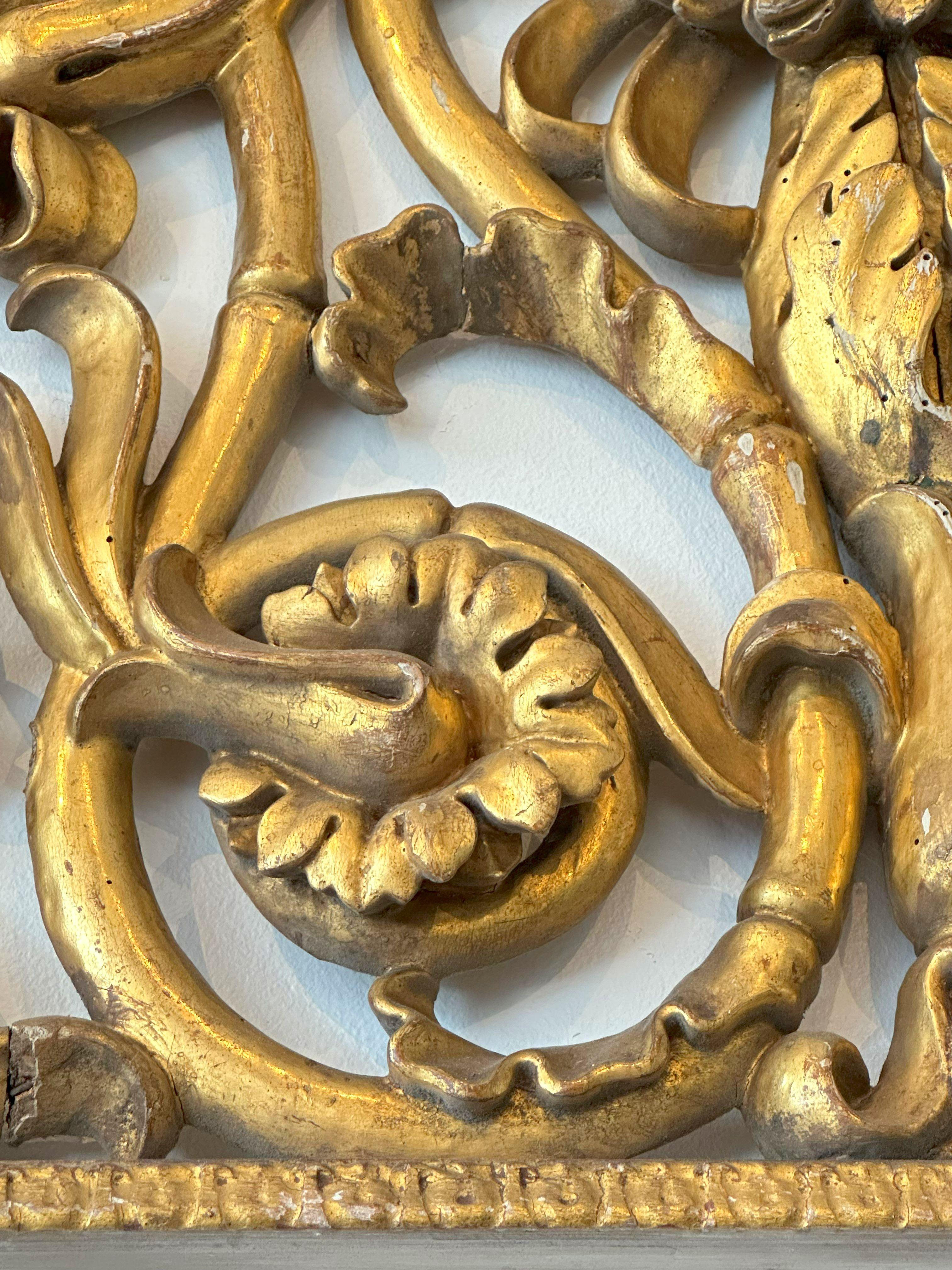 Italienisches vergoldetes Holz-Overdoor-Ornament-Paneel - um 1740 im Angebot 3