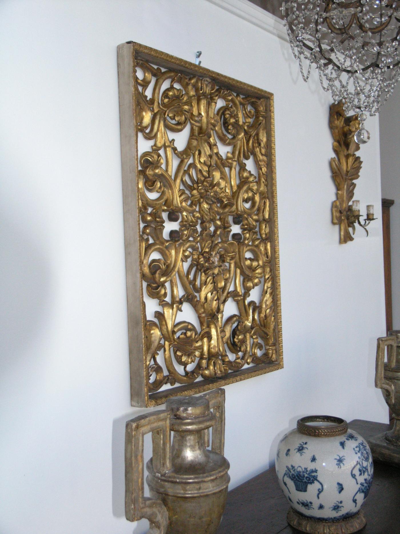 Italian Giltwood Overdoor Ornament Panel, circa 1740 In Excellent Condition For Sale In Los Angeles, CA