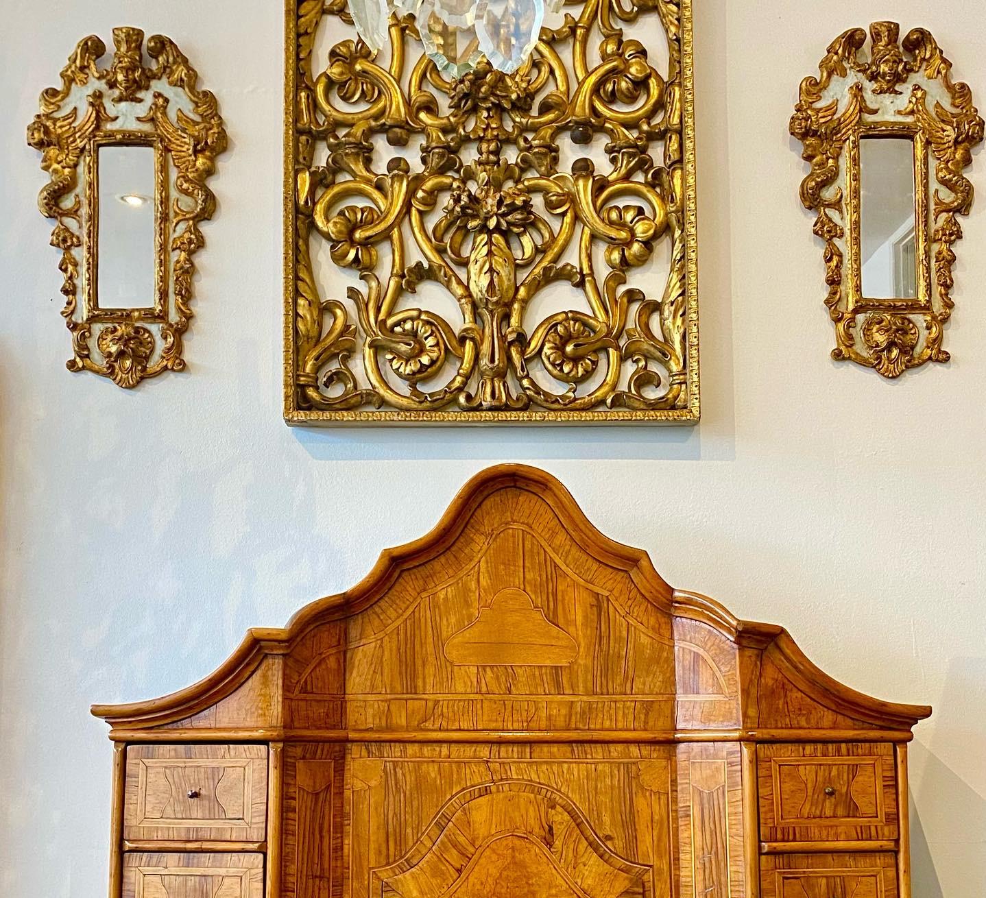 Italienisches vergoldetes Holz-Overdoor-Ornament-Paneel - um 1740 im Angebot 2