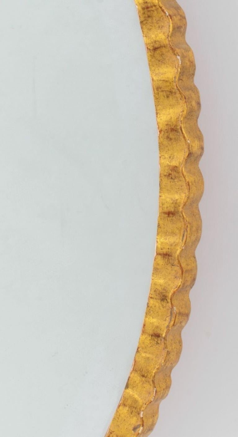 Ovaler Spiegel aus italienischem Giltwood mit Bändern, 20. im Zustand „Gut“ im Angebot in New York, NY