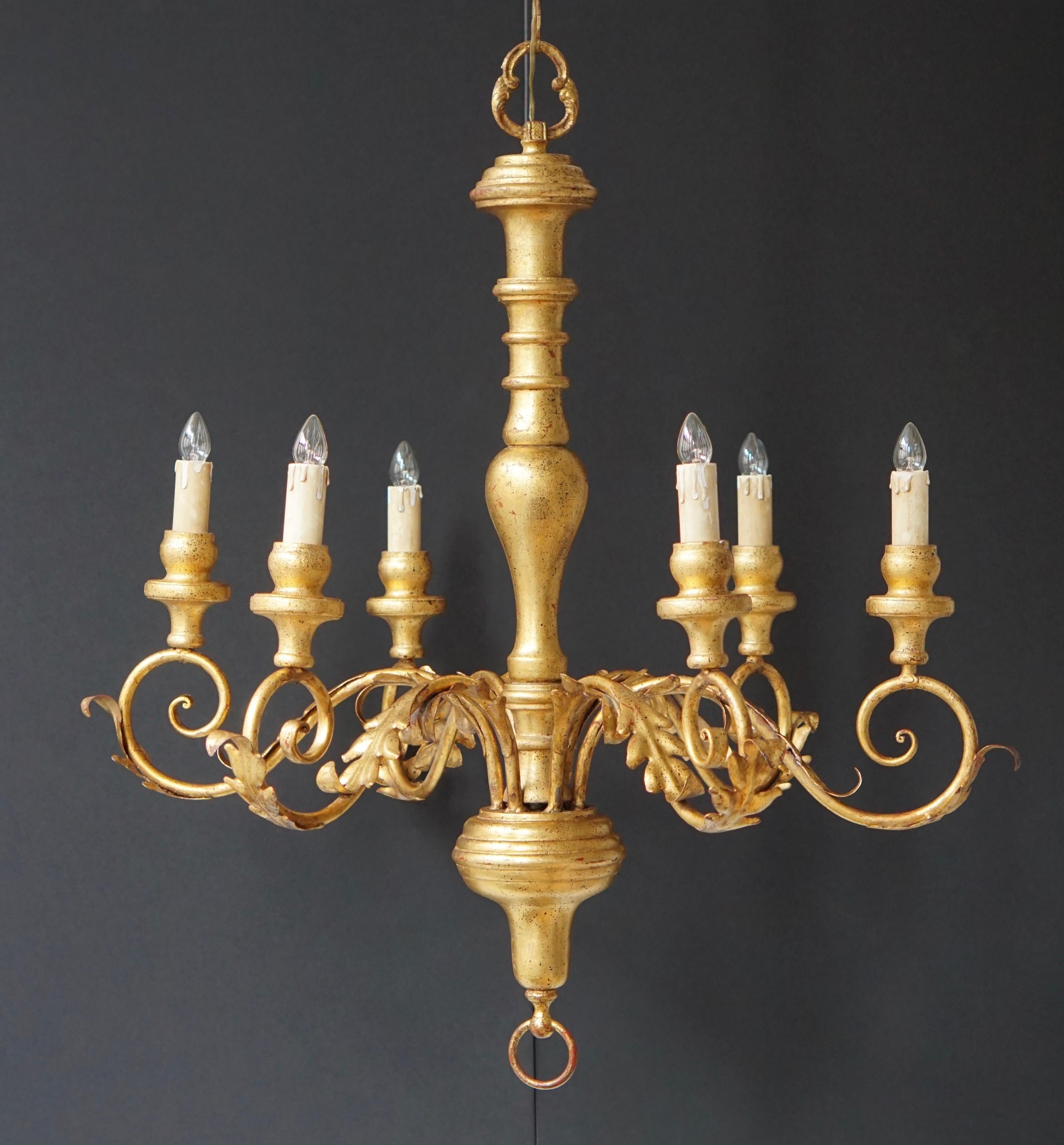 Italian six-arm gilt wood chandelier.
The light requires six single E14 screw fit lightbulbs (60Watt max.) LED compatible.

Measures: 
Diameter 67 cm.
Height fixture 75 cm.
Total height 145 cm.
