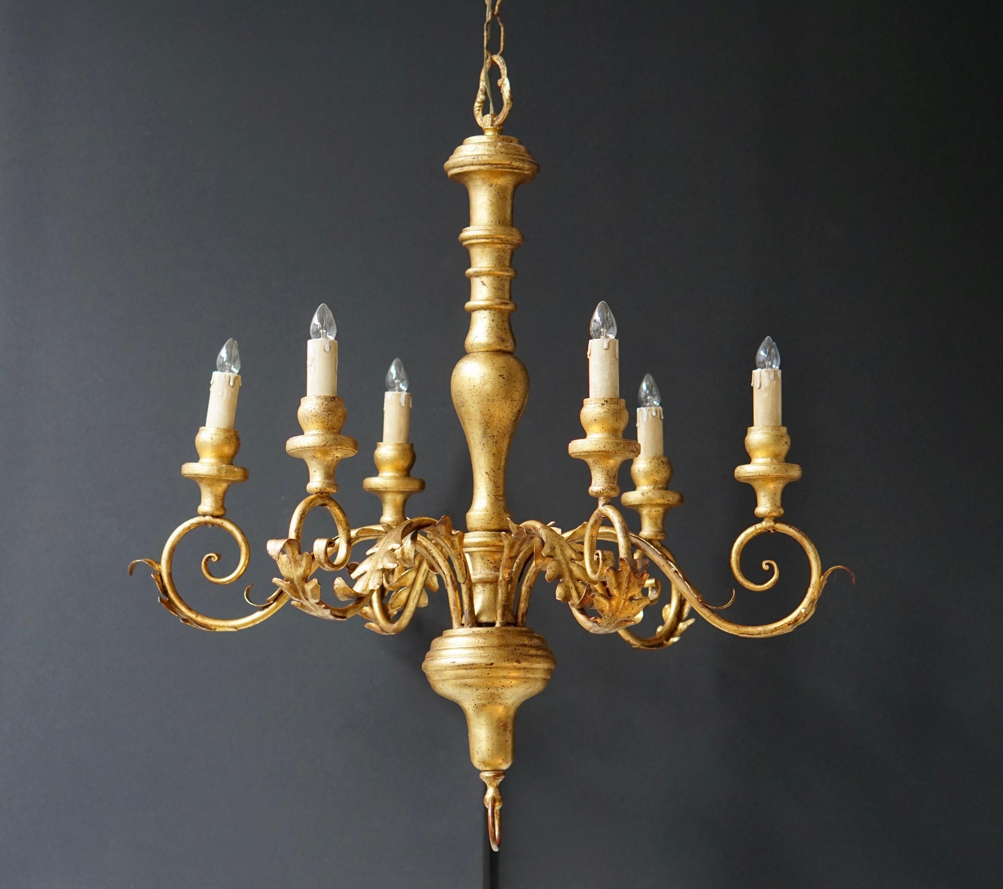 Italian Giltwood Six-Arm Chandelier In Good Condition For Sale In Antwerp, BE