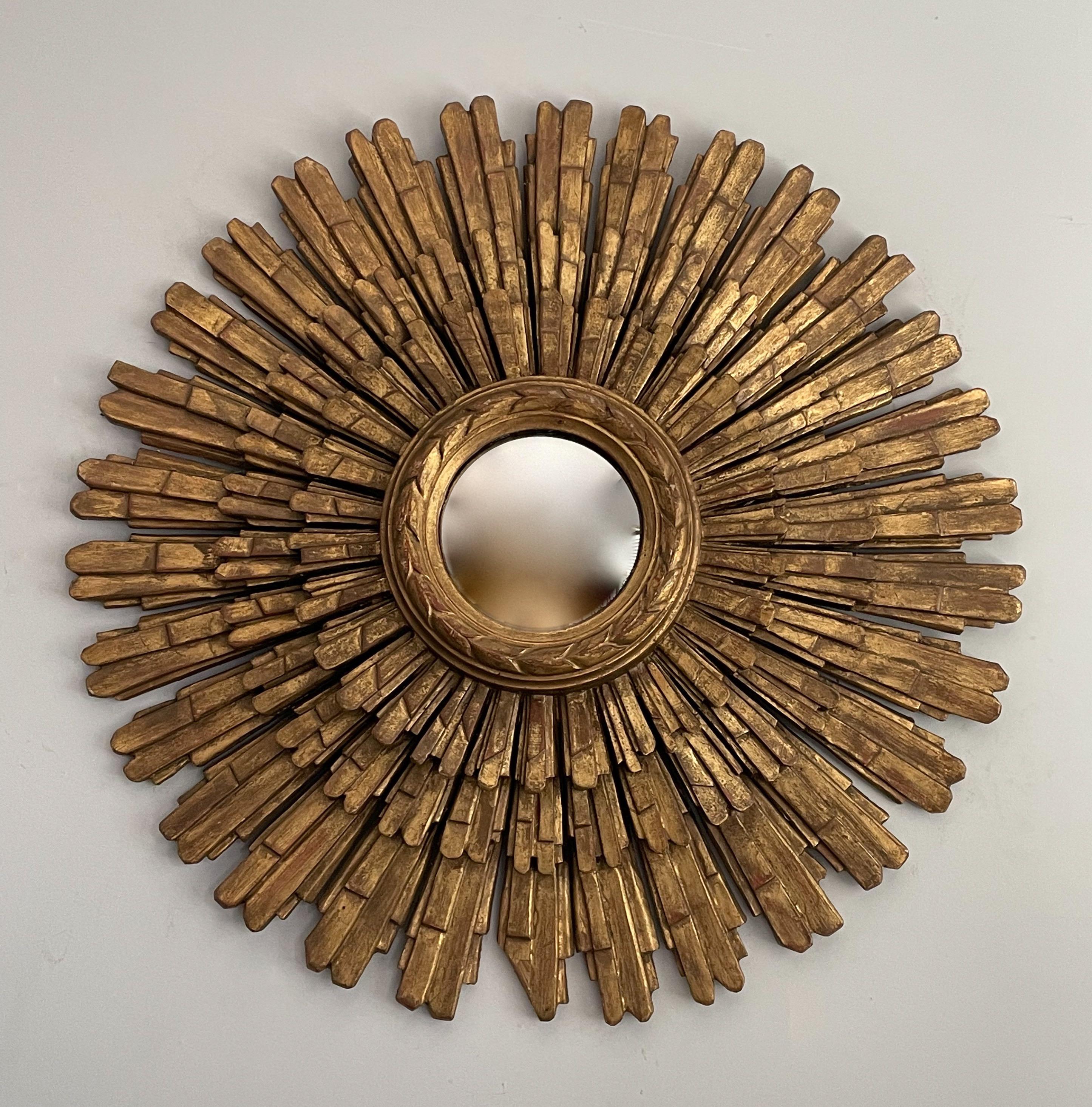 Gorgeous, Italian 1960s sunburst mirror by Palladio.

The mirror consists of a hand-carved and gilded wood frame with a convex mirror plate.

Gilt finish is naturally distressed. Minor wood loss to one of the “rays”, as pictured.

A highly