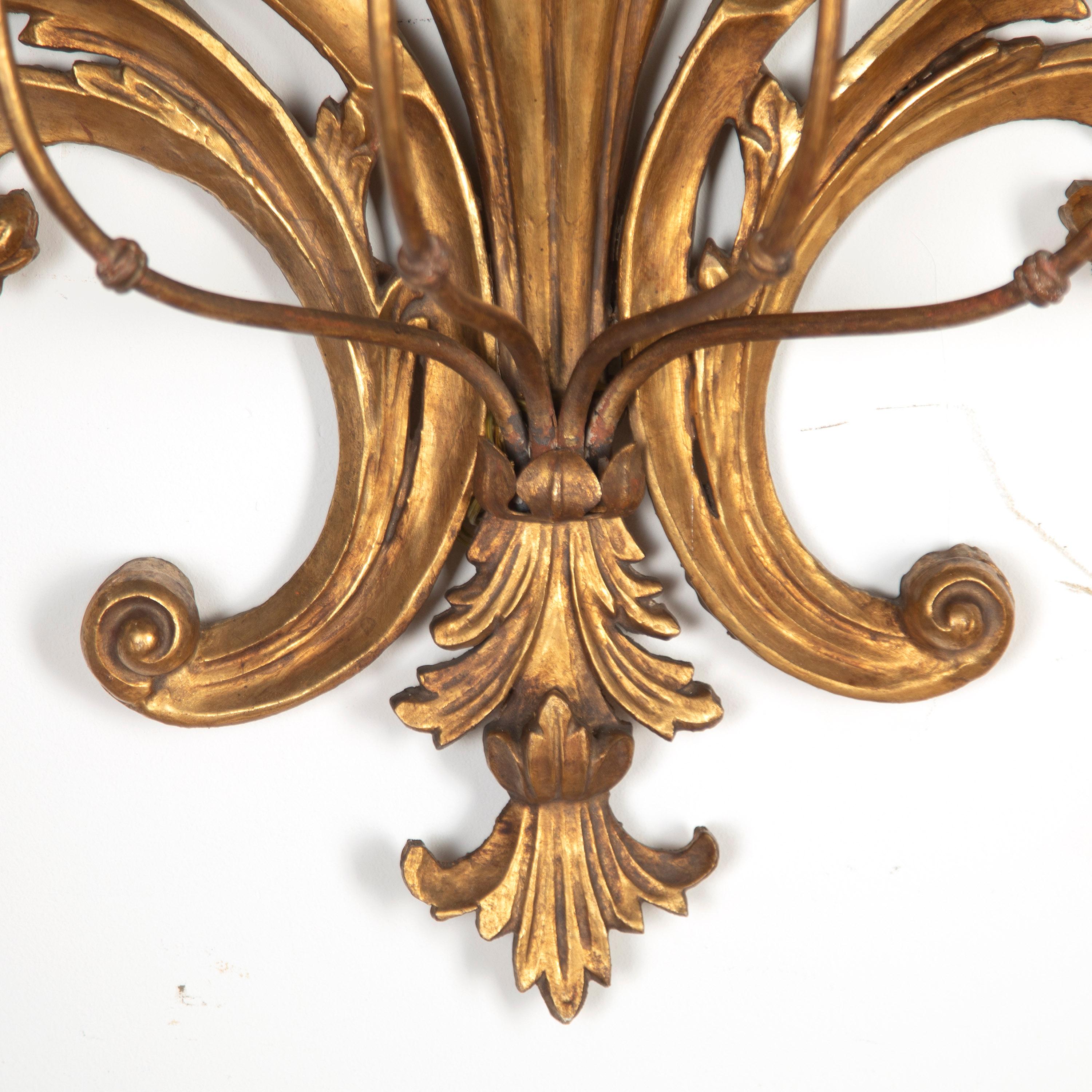 Country Luci da parete in legno dorato italiano in vendita