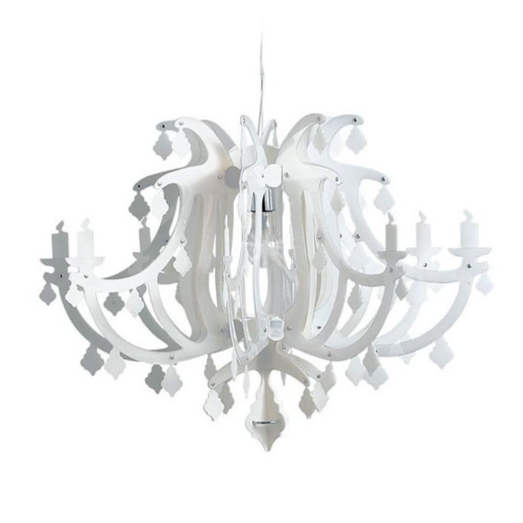 Exceptional Ginetta ceiling lamp designed by Nigel Coates for the Italian house Slamp in 2010, which incorporates innovative materials patented by the brand, such as Lentiflex.

It is a piece clearly inspired by traditional chandeliers,