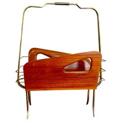 Porte-revues italien d'inspiration Gio Ponti en laiton et noyer