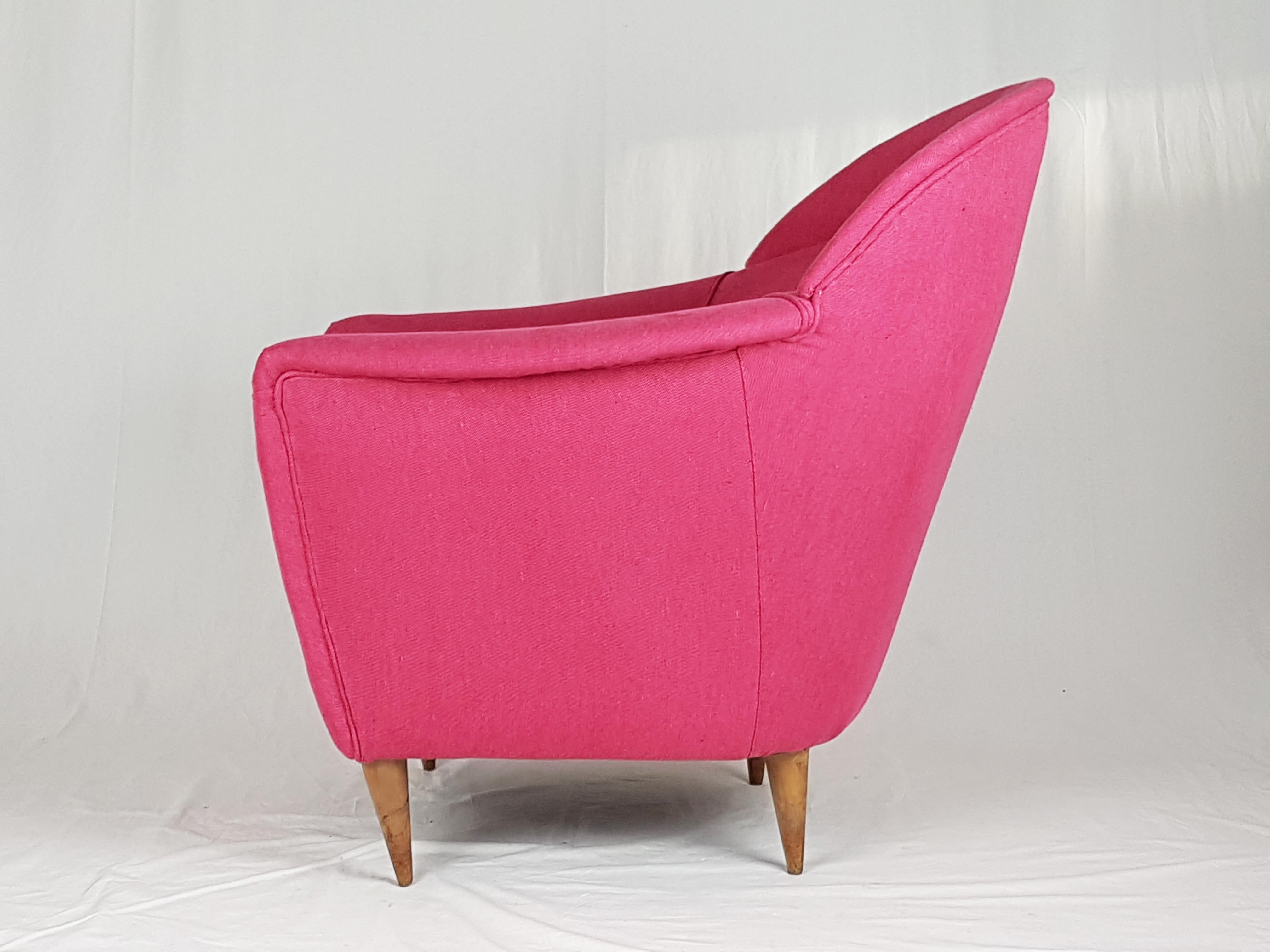 Italian Ico Parisi Style 1950s Pink Cushioned Armchair For Sale 4