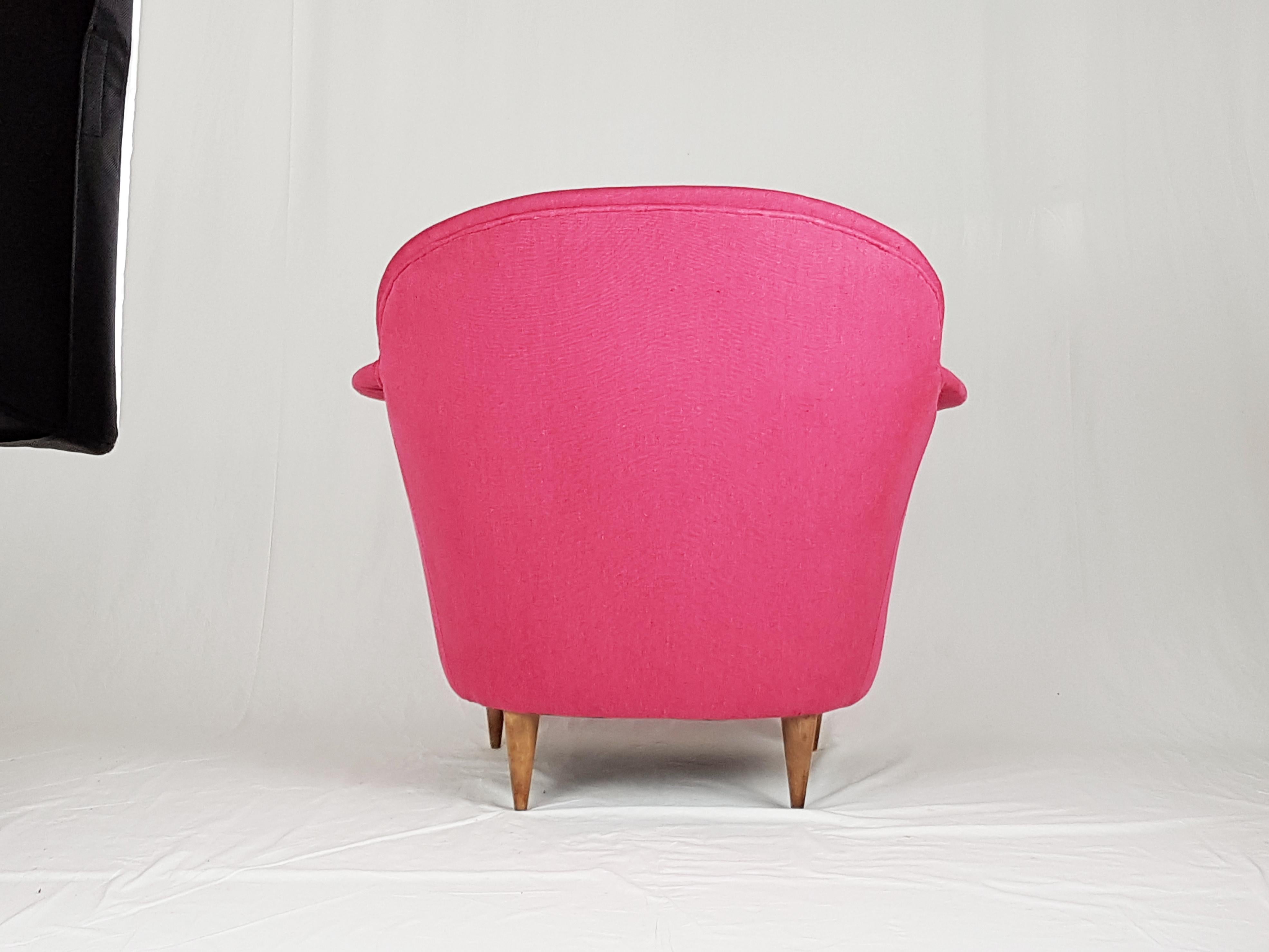 Italian Ico Parisi Style 1950s Pink Cushioned Armchair For Sale 5
