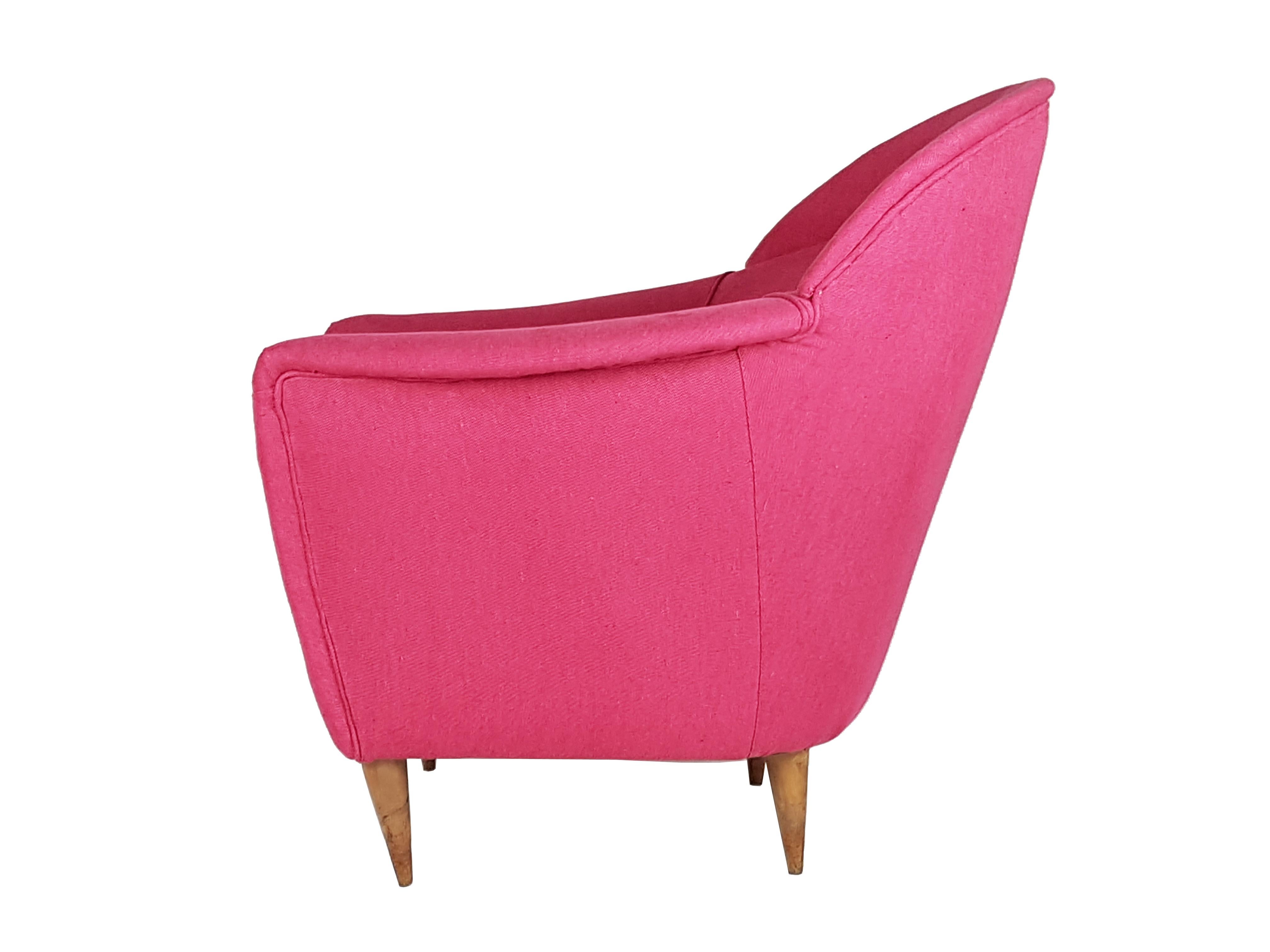 Mid-Century Modern Italian Ico Parisi Style 1950s Pink Cushioned Armchair For Sale