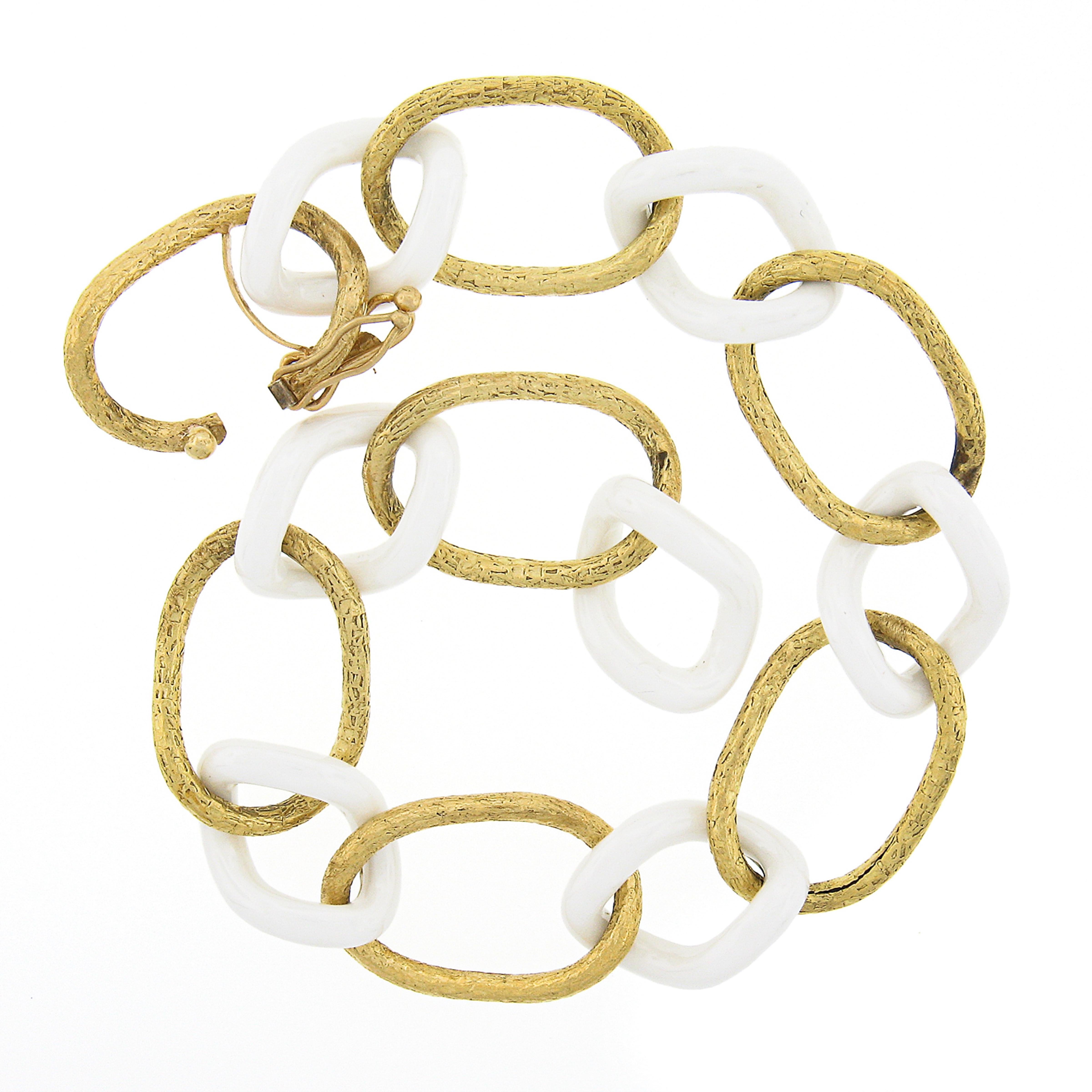 Bracelet italien Giovanni Marchiso à maillons texturés en céramique blanche et or 18 carats Pour femmes en vente
