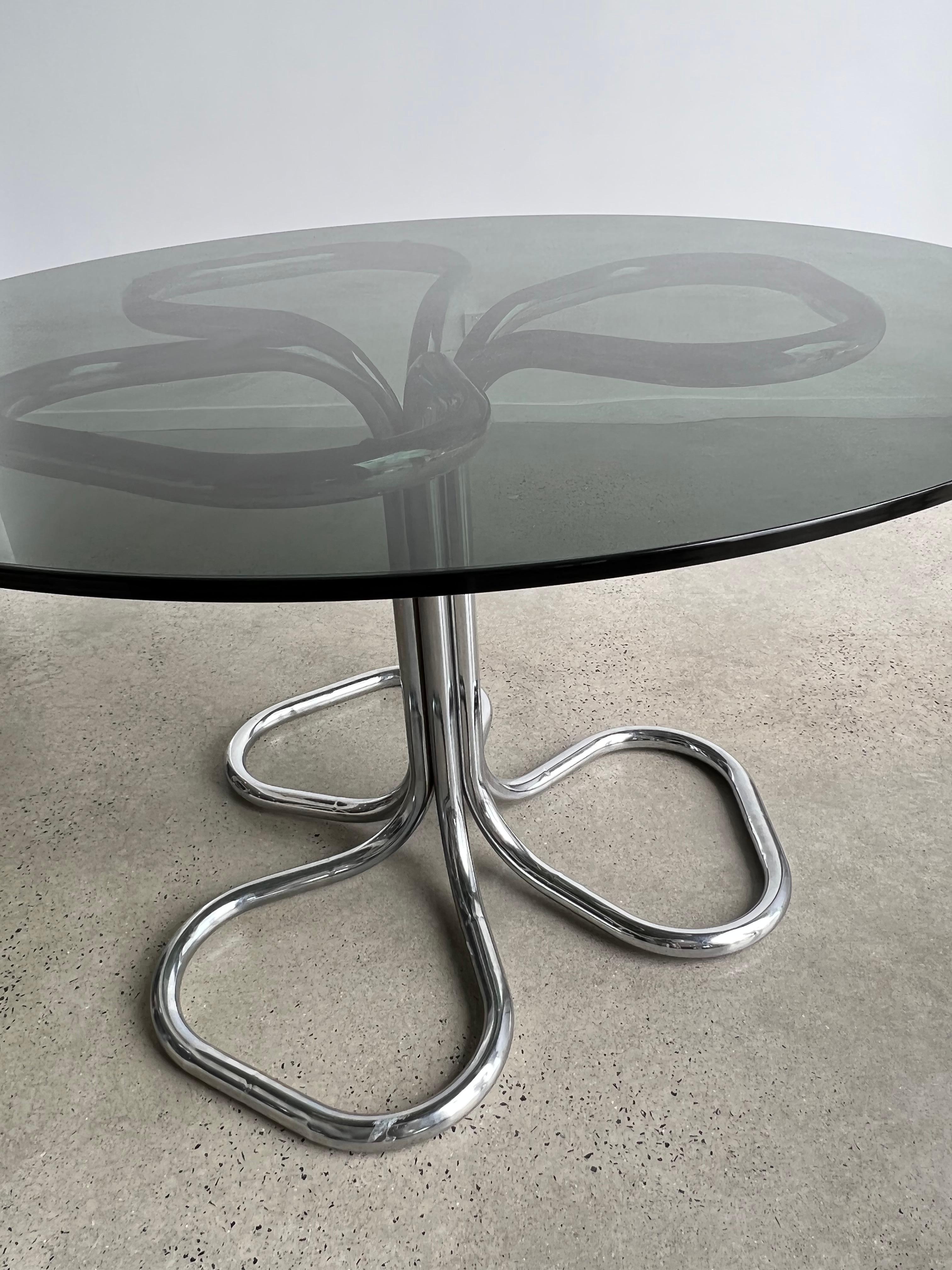 Italienischer runder italienischer Giotto Stoppino-Tisch aus Rauchglas und Chrom, 1970 im Zustand „Gut“ in Byron Bay, NSW