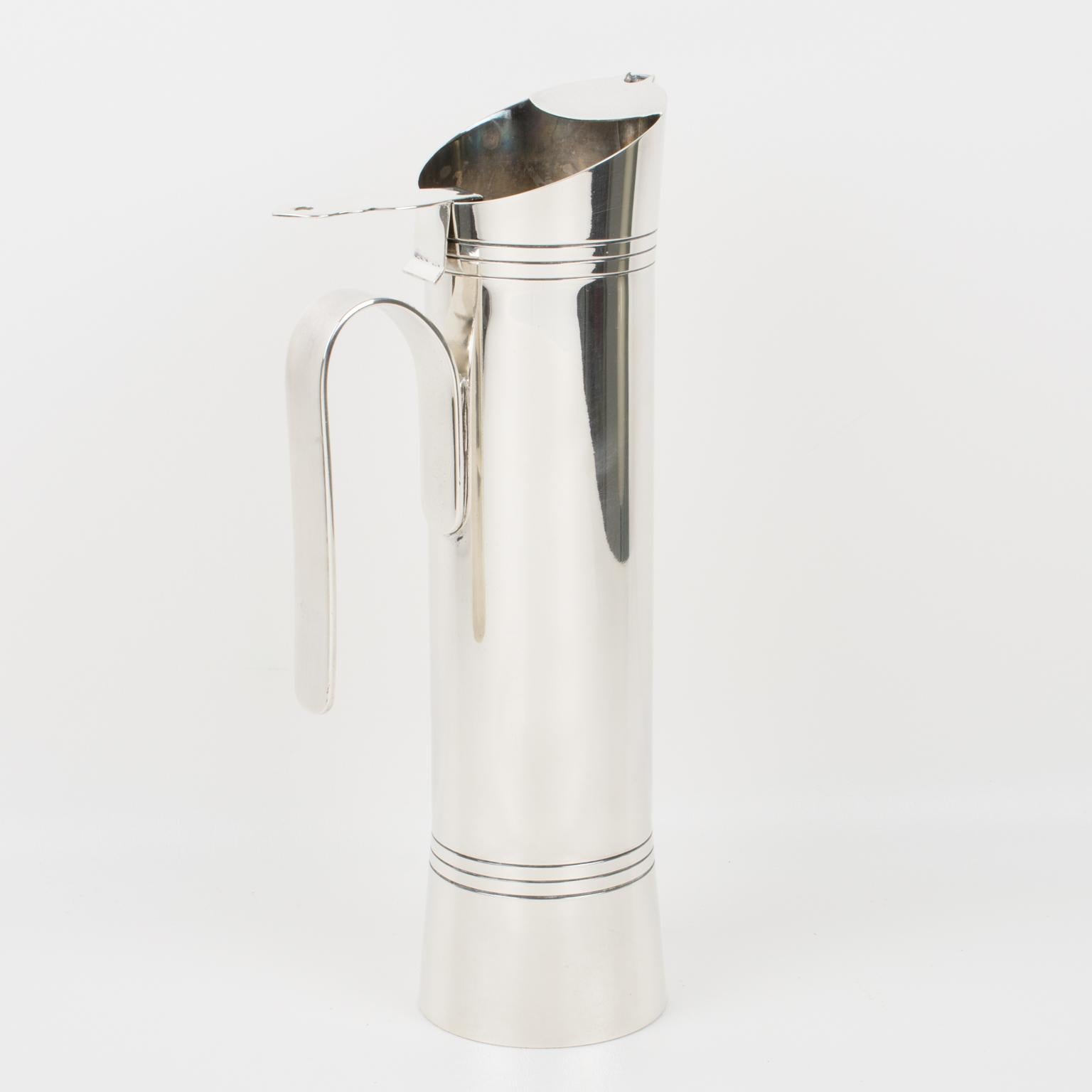 A streamline silverplate barware Martini pitcher designed by Italian silver master Giuliano Bossi for Ibis, Milano. Sleek and modernist design with extra tall shape. Marked underside: Silverplated - Ibis - Bossi (for Giuliano Bossi), Italy. It will