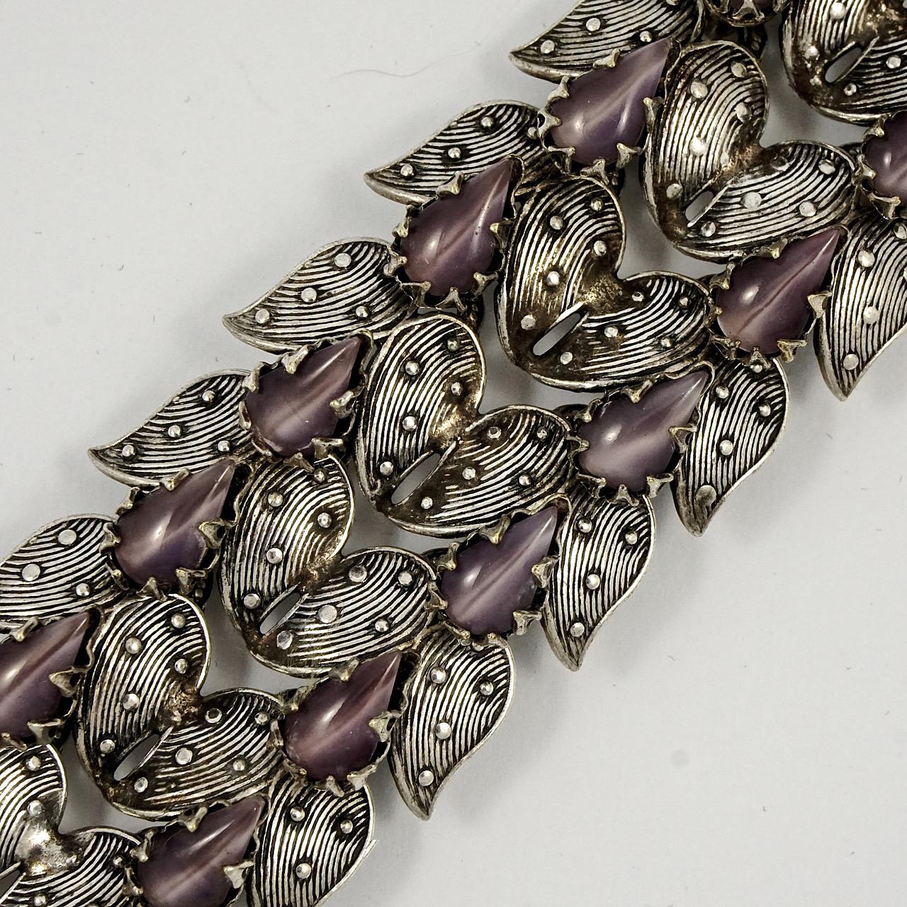 Fabulous Giuliano Fratti signed GM silver plated ridged and dot design leaf link bracelet, with mauve glass tear drop stones. Measuring length 18cm / 7 inches by width 3.3cm / 1.3 inches. The bracelet is in very good condition, we have given it a