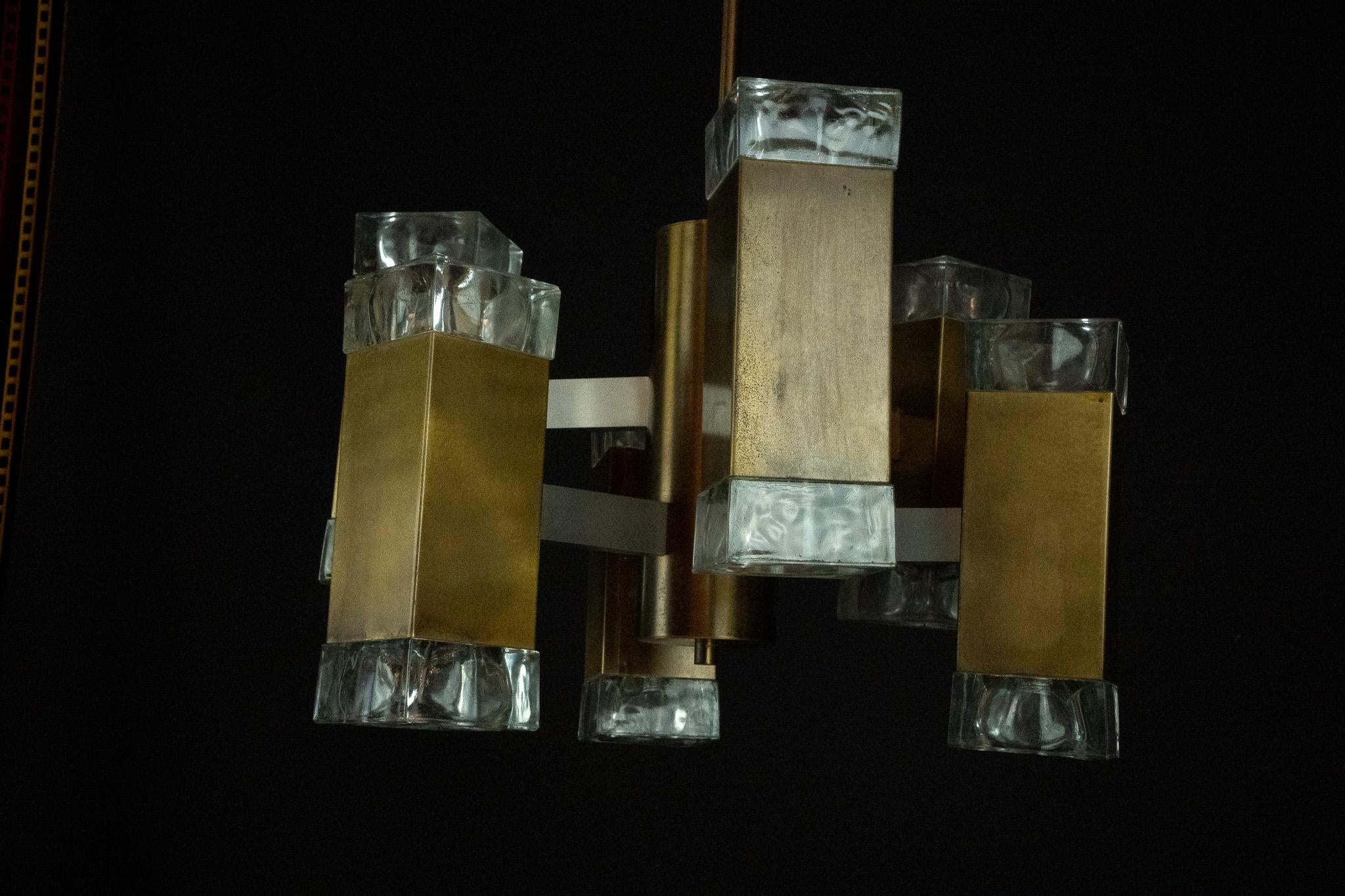 Lustre italien en verre et laiton à 12 lumières produit par Sciolari dans les années 70 en vente 8