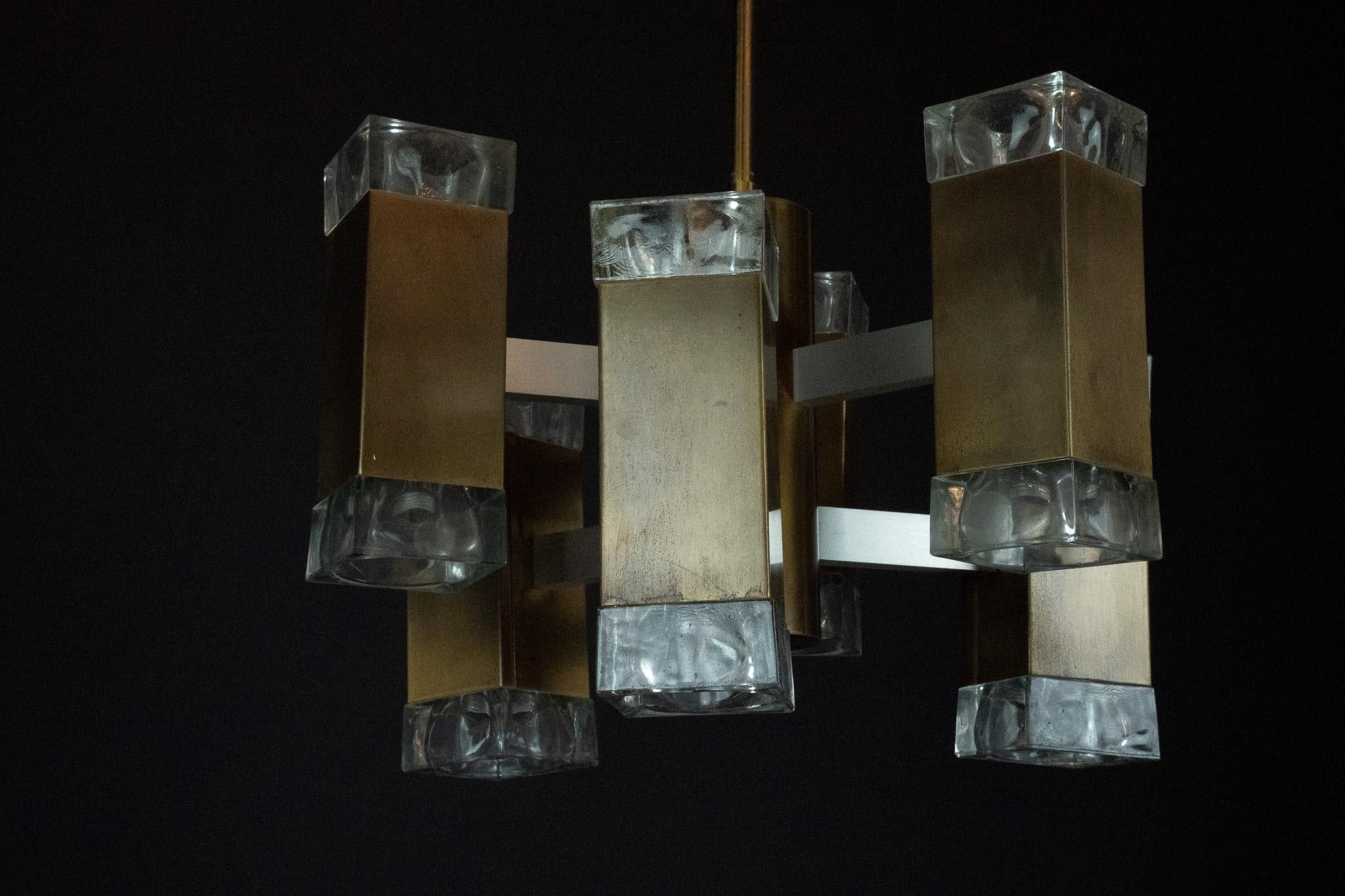 Lustre italien en verre et laiton à 12 lumières produit par Sciolari dans les années 70 Bon état - En vente à Catania, CT