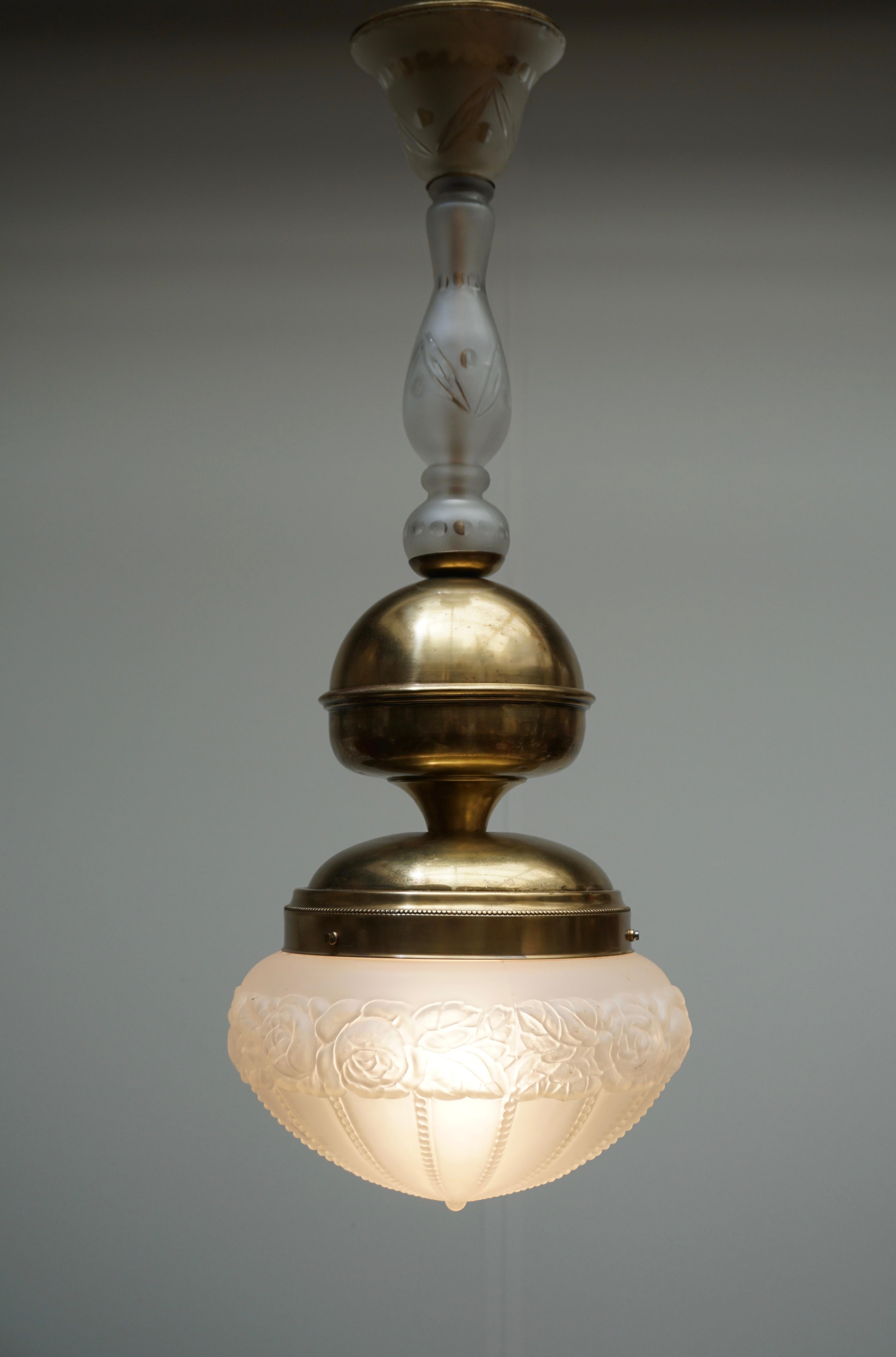 Italian Murano glass and brass pendant light.
Measures: Diameter 28 cm.
Height 70 cm.