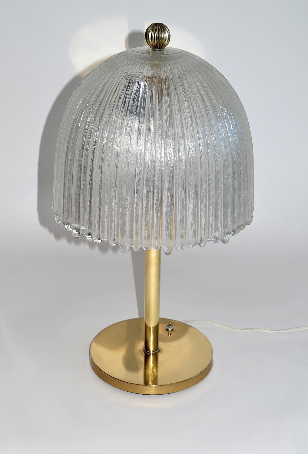 Italienische Tischlampe aus Glas und Messing Murano, 1960er Jahre (Moderne der Mitte des Jahrhunderts) im Angebot