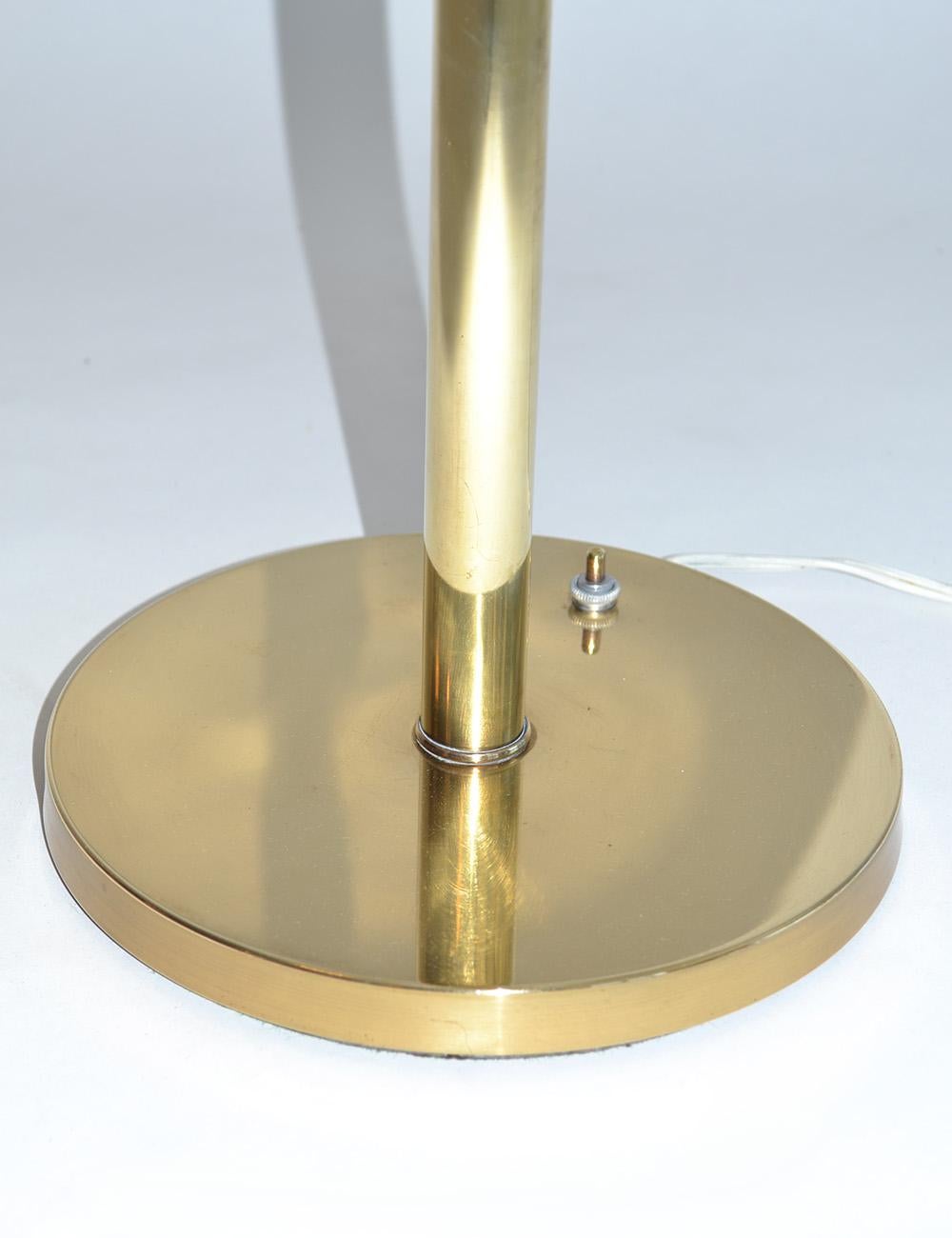 Italienische Tischlampe aus Glas und Messing Murano, 1960er Jahre im Angebot 1
