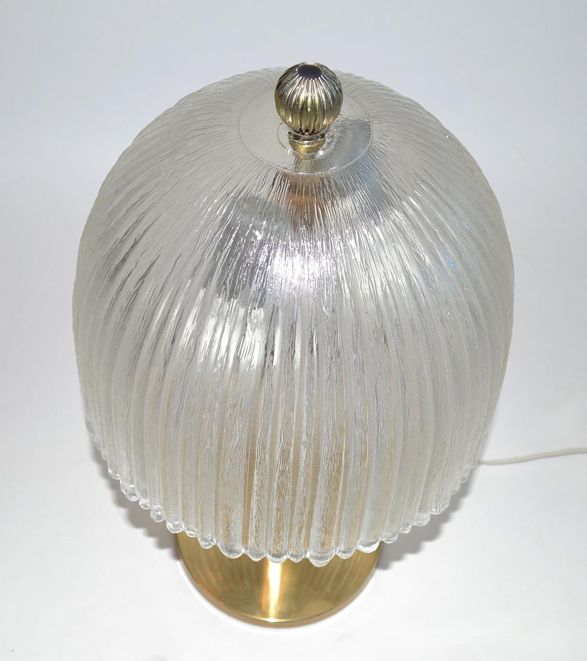 Italienische Tischlampe aus Glas und Messing Murano, 1960er Jahre im Angebot 2
