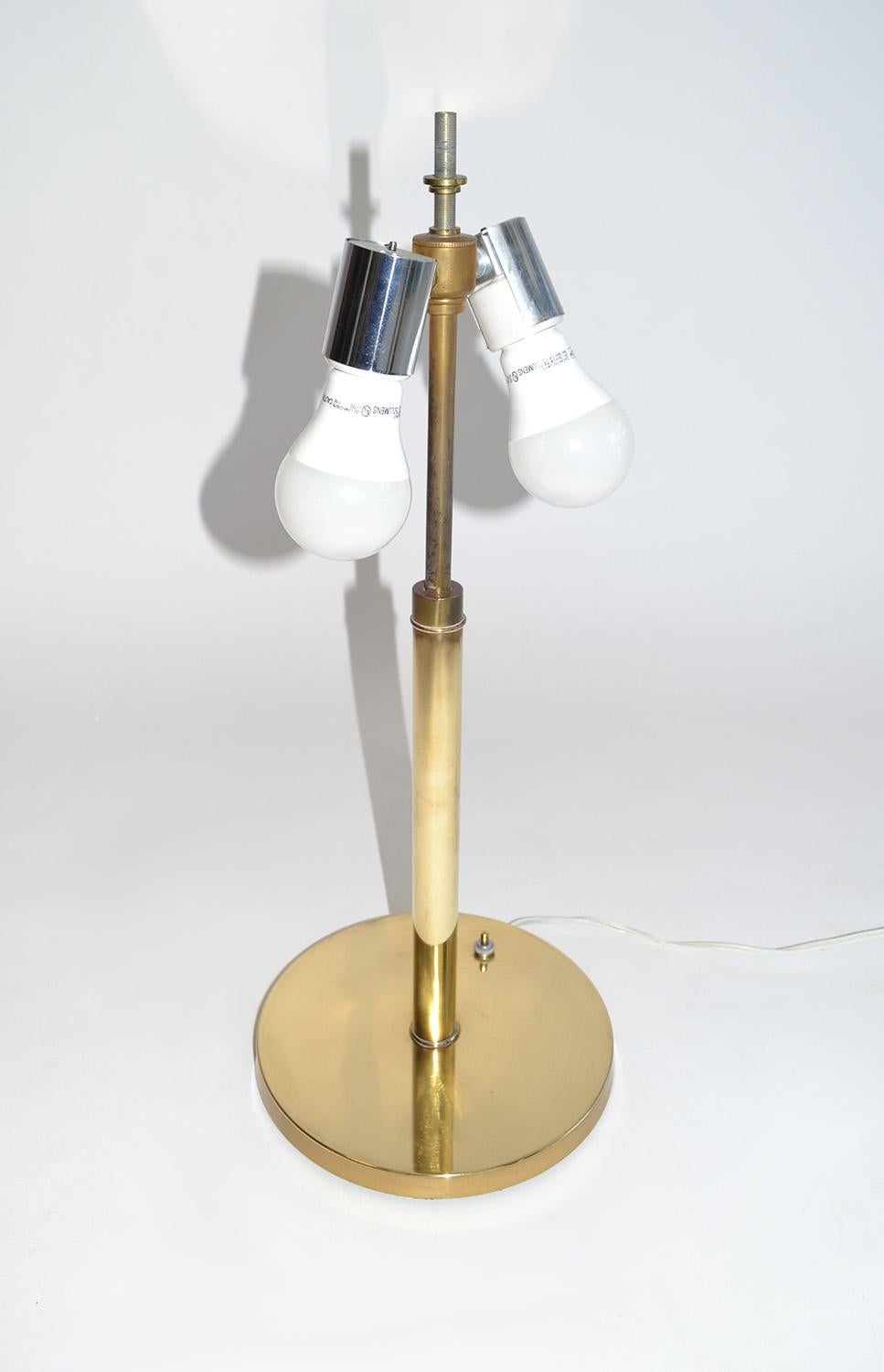 Italienische Tischlampe aus Glas und Messing Murano, 1960er Jahre im Angebot 3