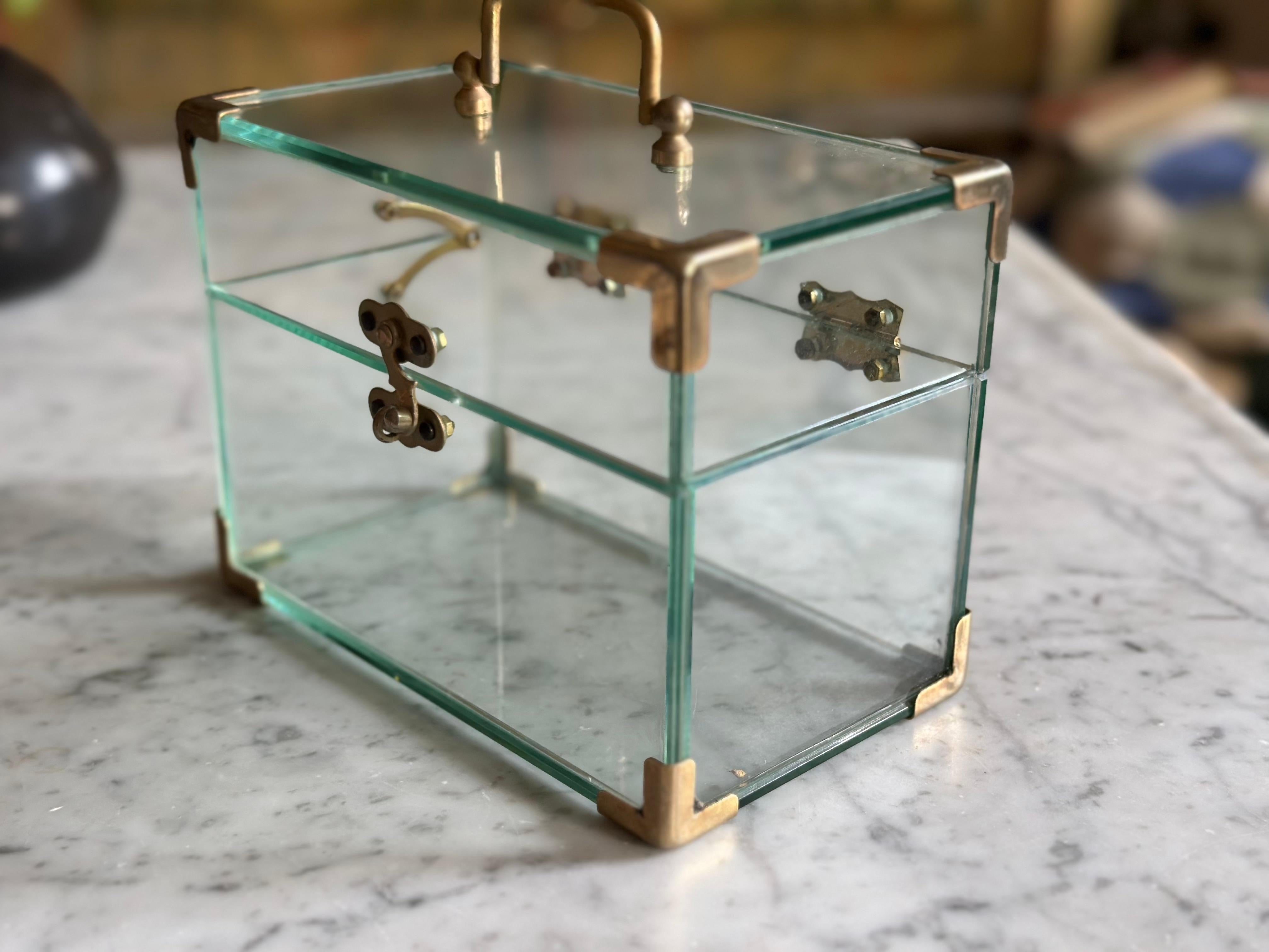 Italienische Schmuckschatulle aus Glas und Metall, 1970er Jahre (Ende des 20. Jahrhunderts) im Angebot