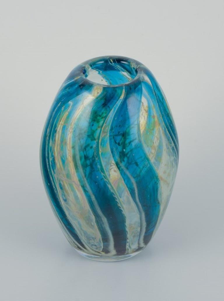 Italian glass artist, unique art glass vase in modernist design. 
Circa 1980s. 
Illegibly signed
Perfect condition. 
Dimensions: H 16.0 cm x D 10.5 cm.
