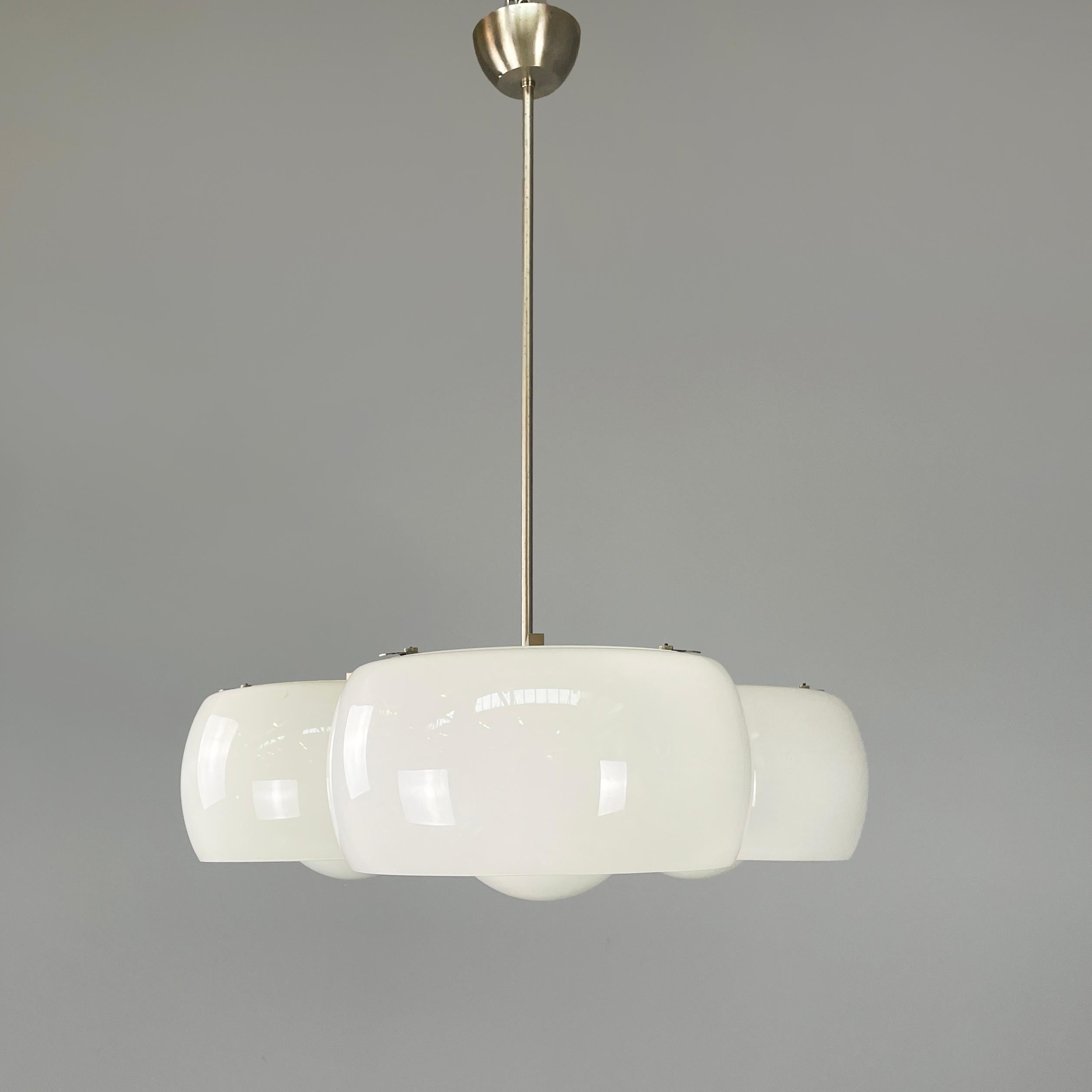 Italian glass brass chandelier Triclinio by Vico Magistretti for Artemide, 1970s In Good Condition For Sale In MIlano, IT