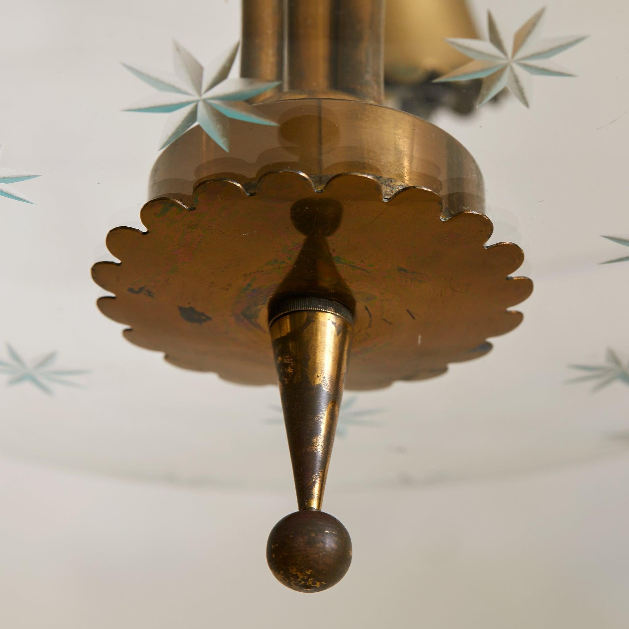 Araña italiana de cristal y latón con motivos de estrellas, años 40 mediados del siglo XX en venta