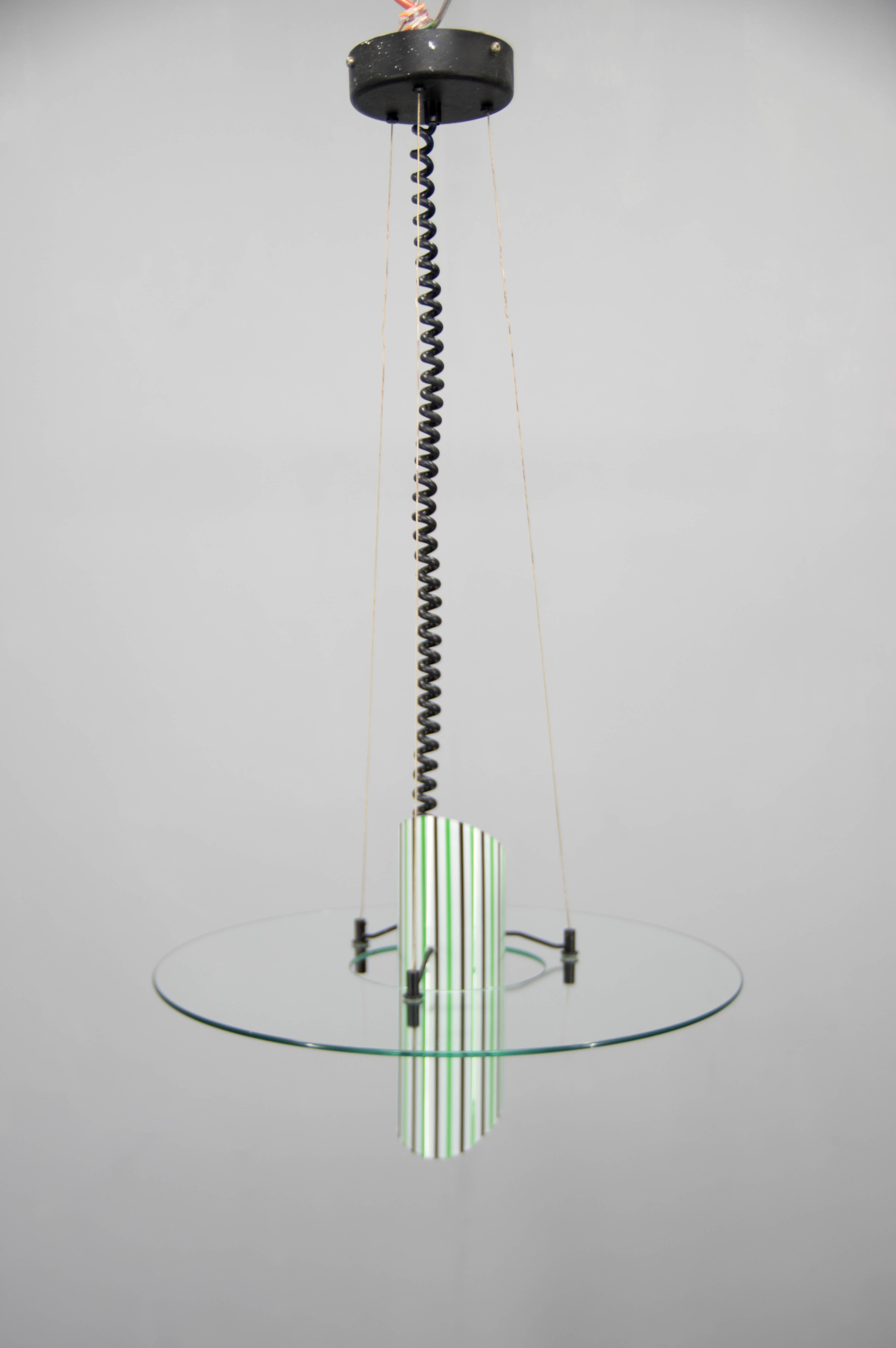 Tubular colored and clear glass chandelier made in Italy in 1980s.
Height can be adjusted.
Very good original condition.
1x60W, E25-E27 bulb
US wiring compatible
