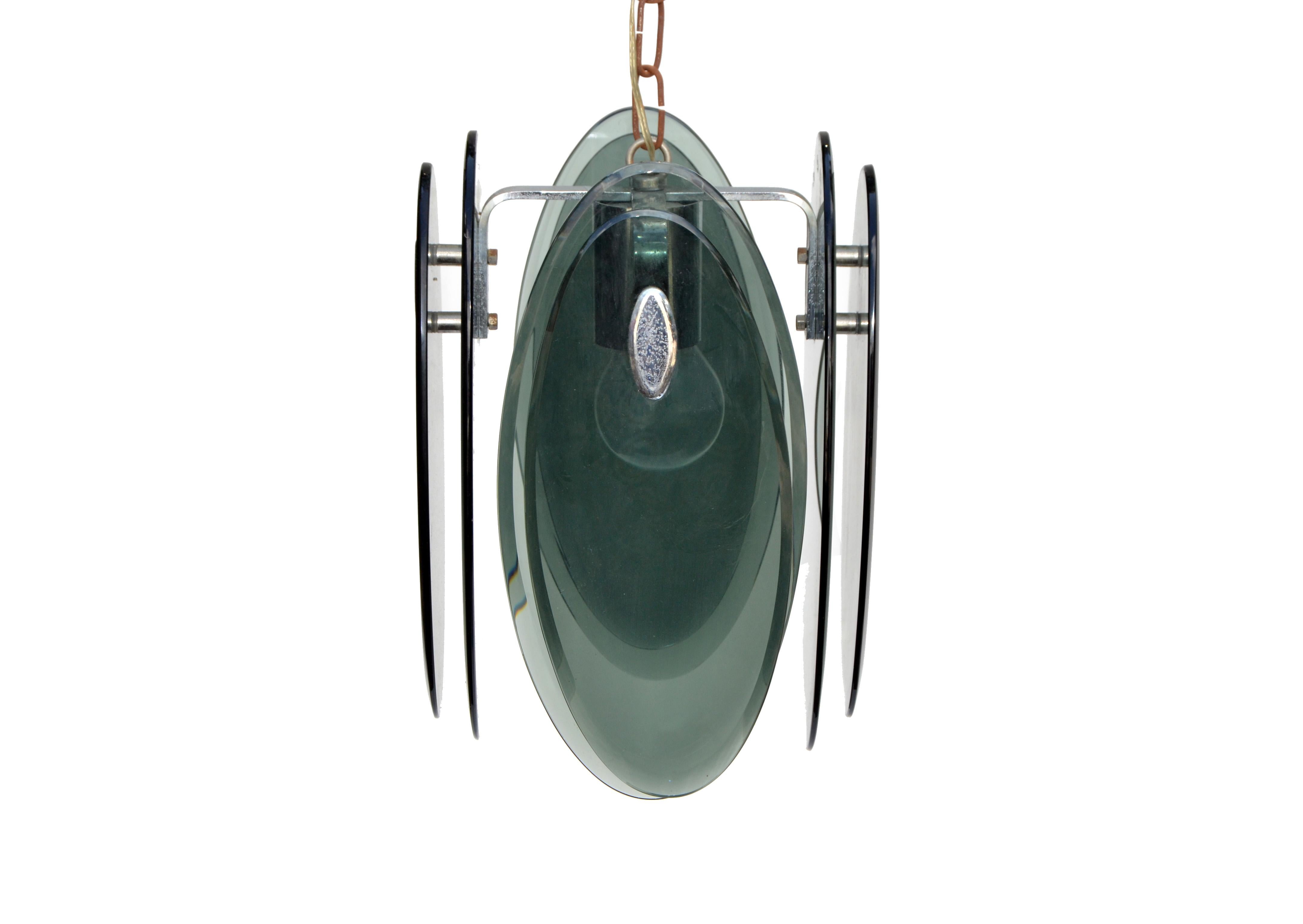 Fontana Arte Mid-Century Modern Beveled Glass & Chrome Pendant Light Fixture In Good Condition For Sale In Miami, FL