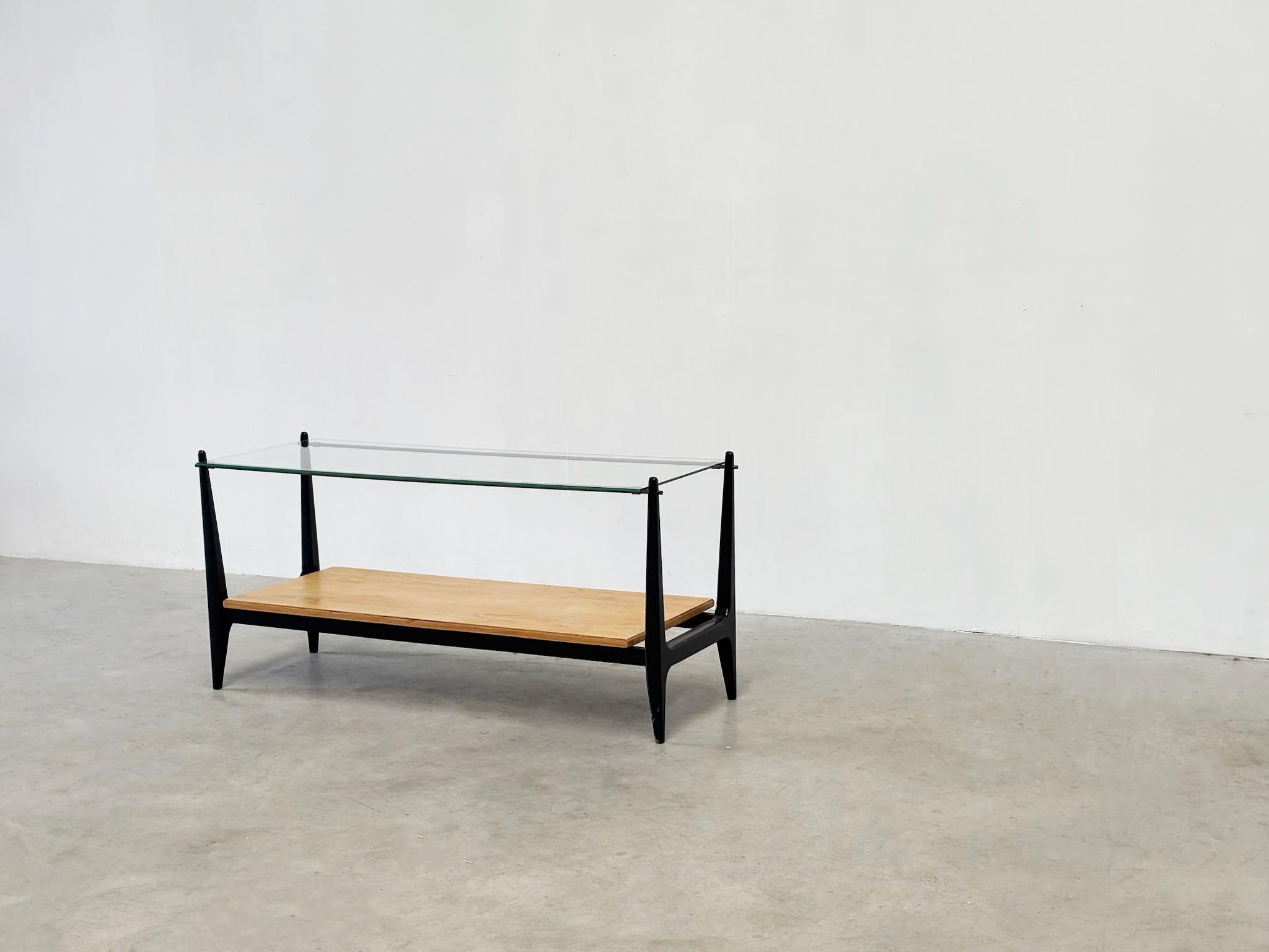 Milieu du XXe siècle Table basse italienne en verre en vente