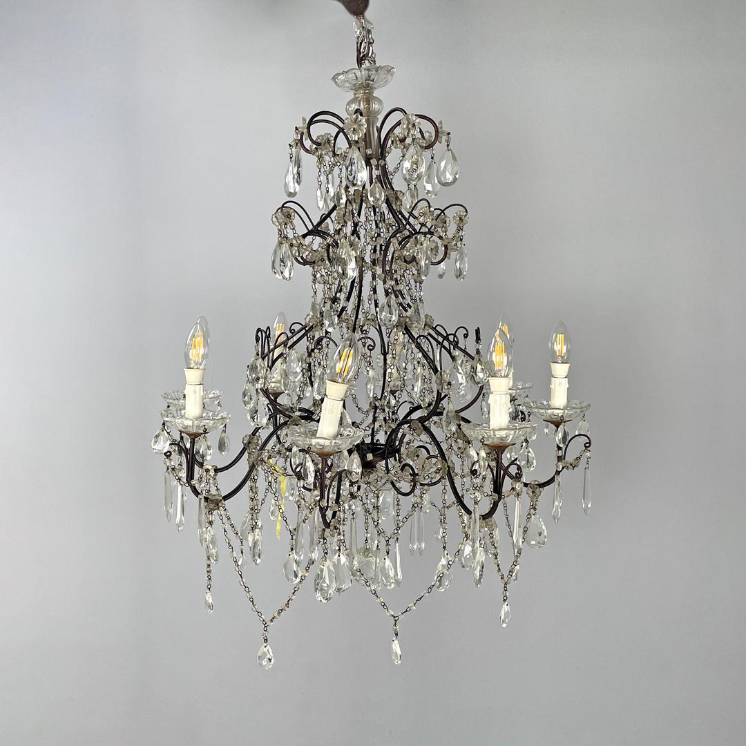 Italian glass drop chandelier with metal structure, 1950s
Drop chandelier with round base. The internal structure is in black metal, the arms are curved and fold on four levels of different heights. Throughout the structure there are glass drops,