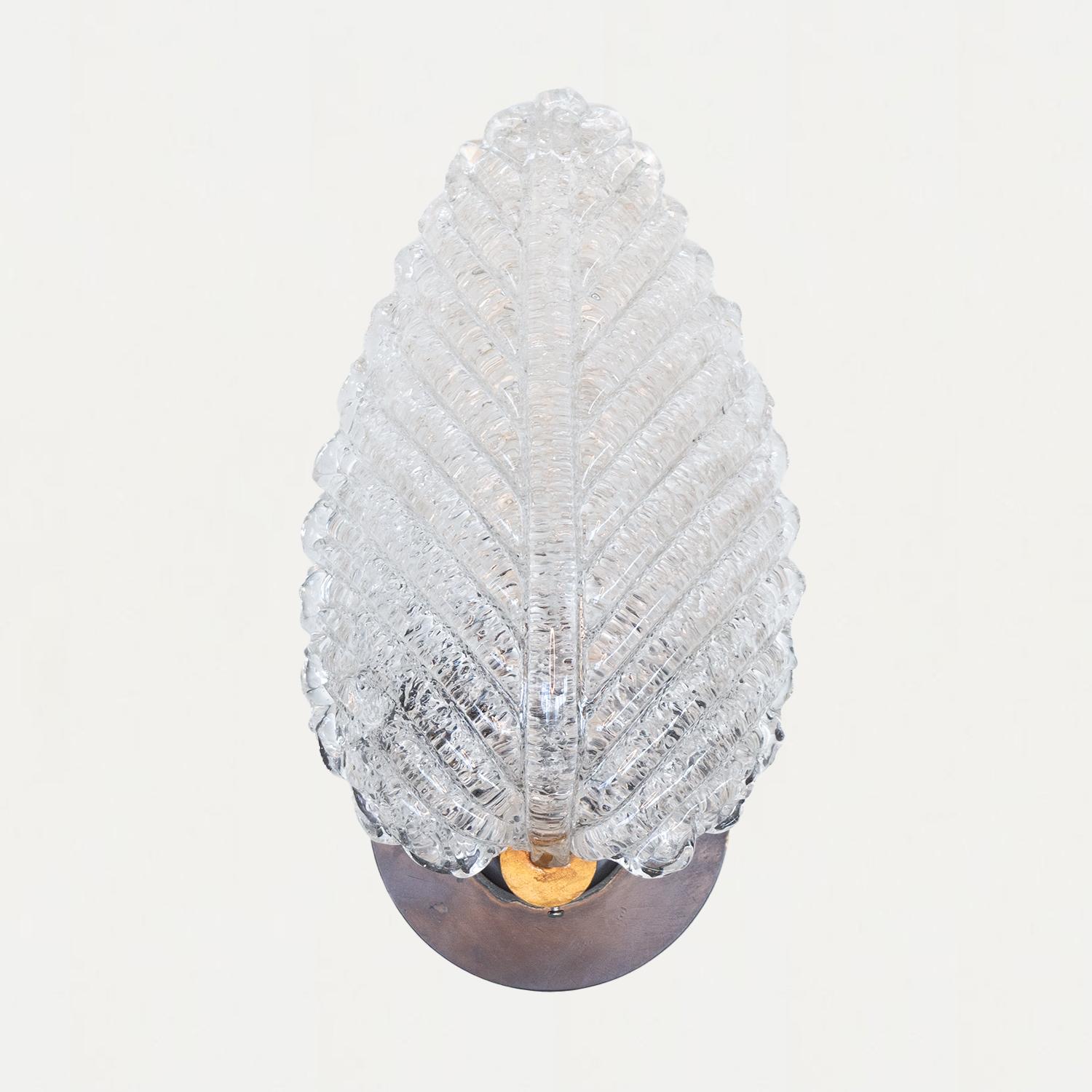 Italian Glass Leaf Sconce In Good Condition For Sale In Los Angeles, CA
