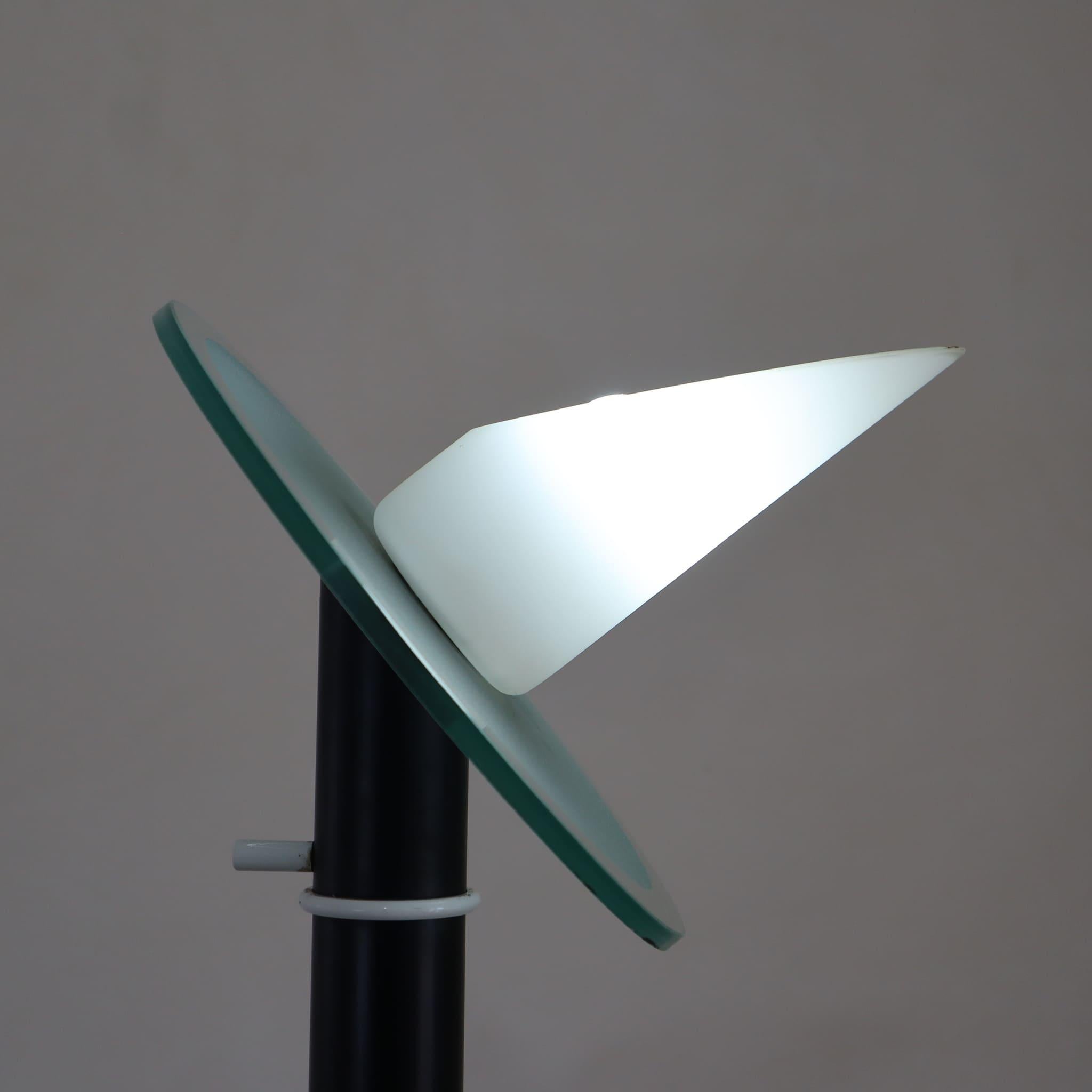 Italiano Lampada da terra moderna di metà secolo in vetro e metallo di Alfredo Barbini, Italia, 1970 in vendita