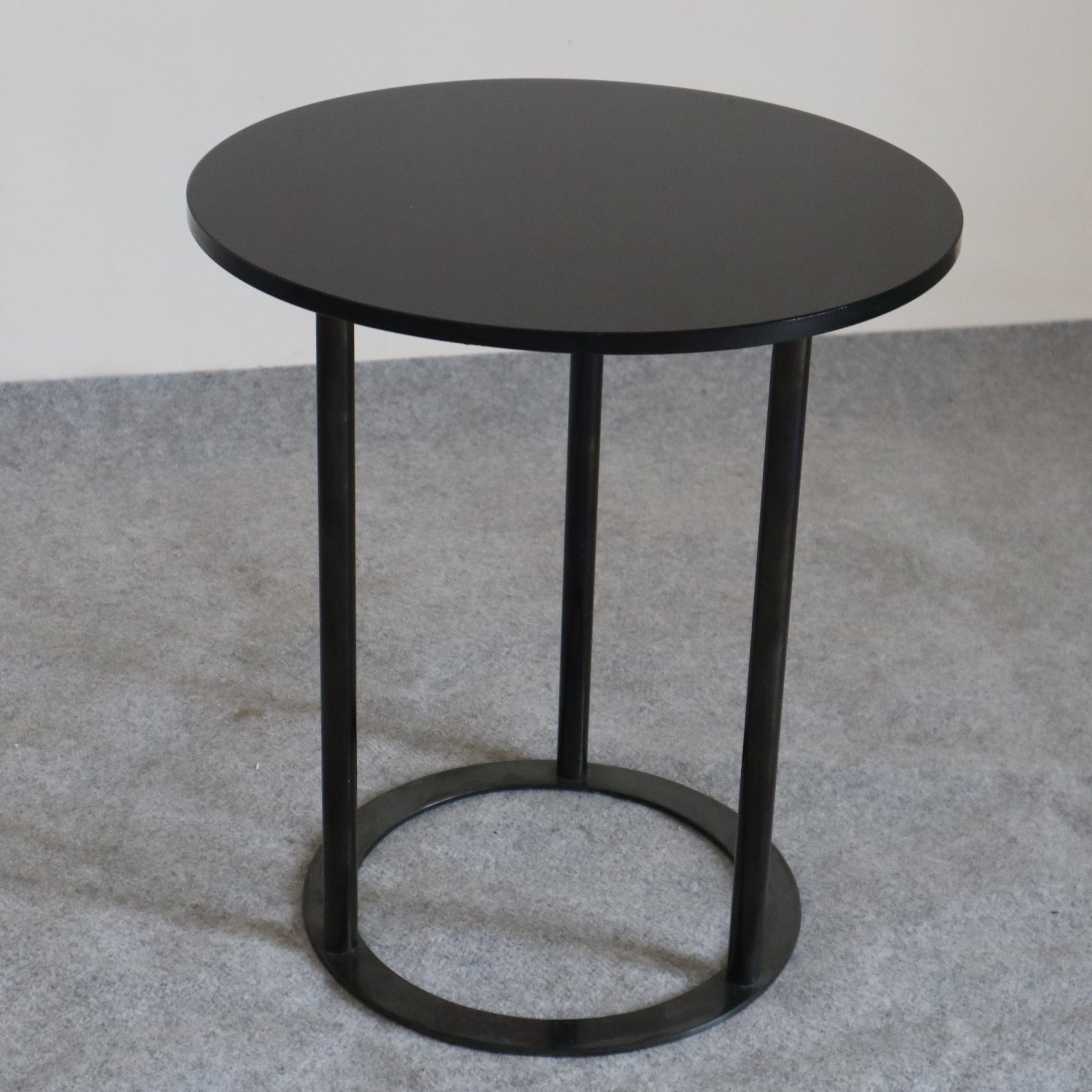 Italienischer runder Couchtisch aus Glas und Metall 