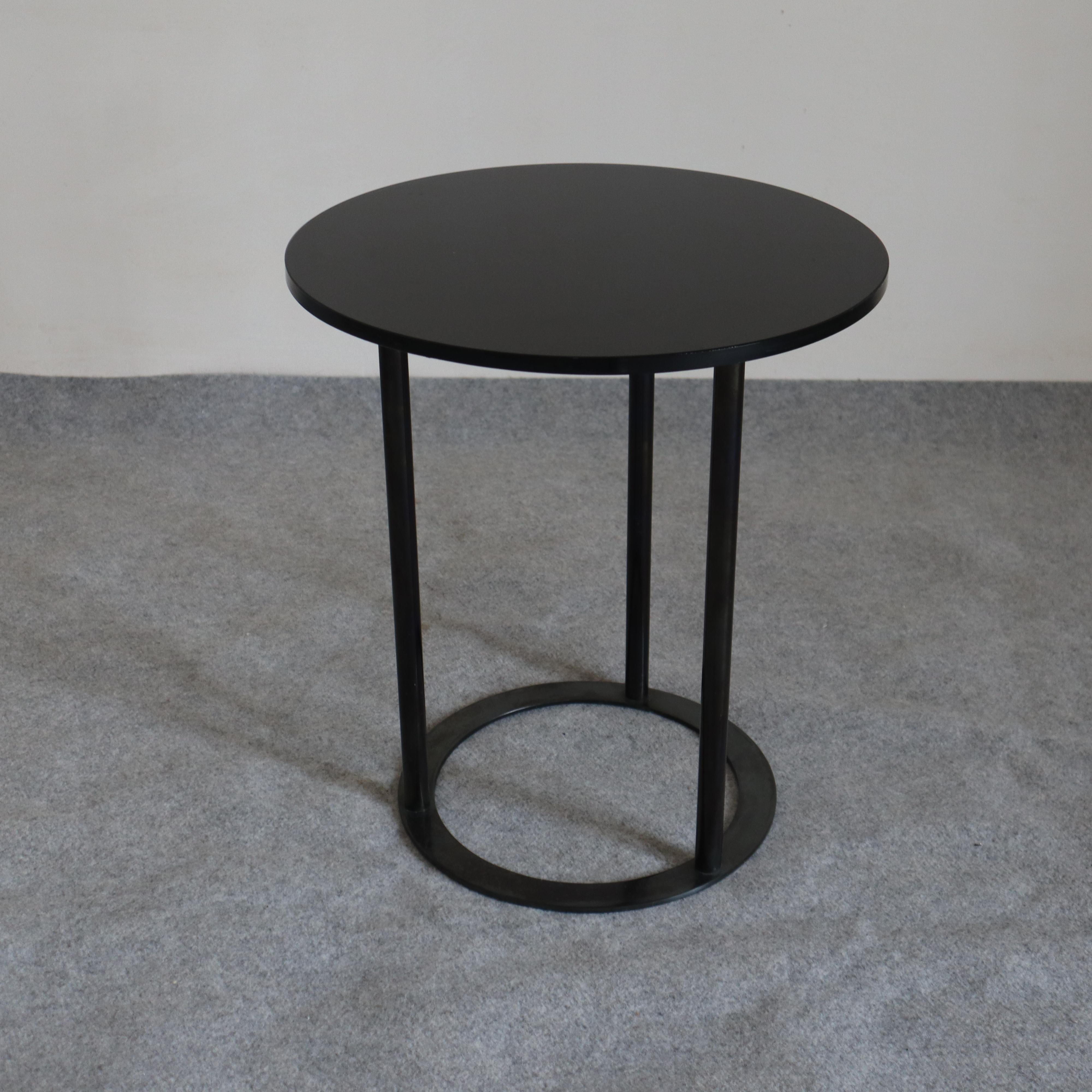 Italienischer runder Couchtisch aus Glas und Metall 