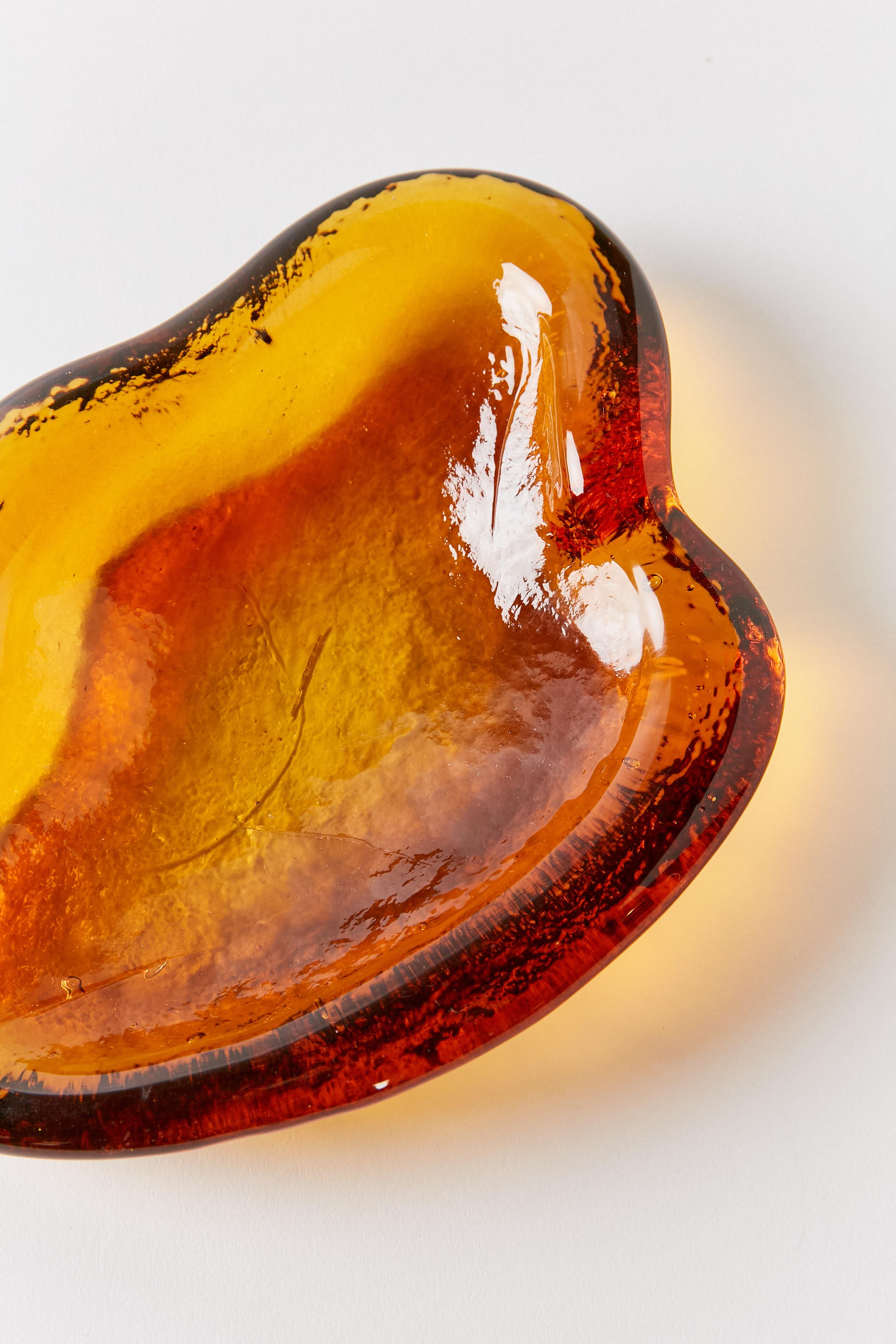 Italian Glass Organic Shallow Bowl In Excellent Condition For Sale In Philadelphia, PA