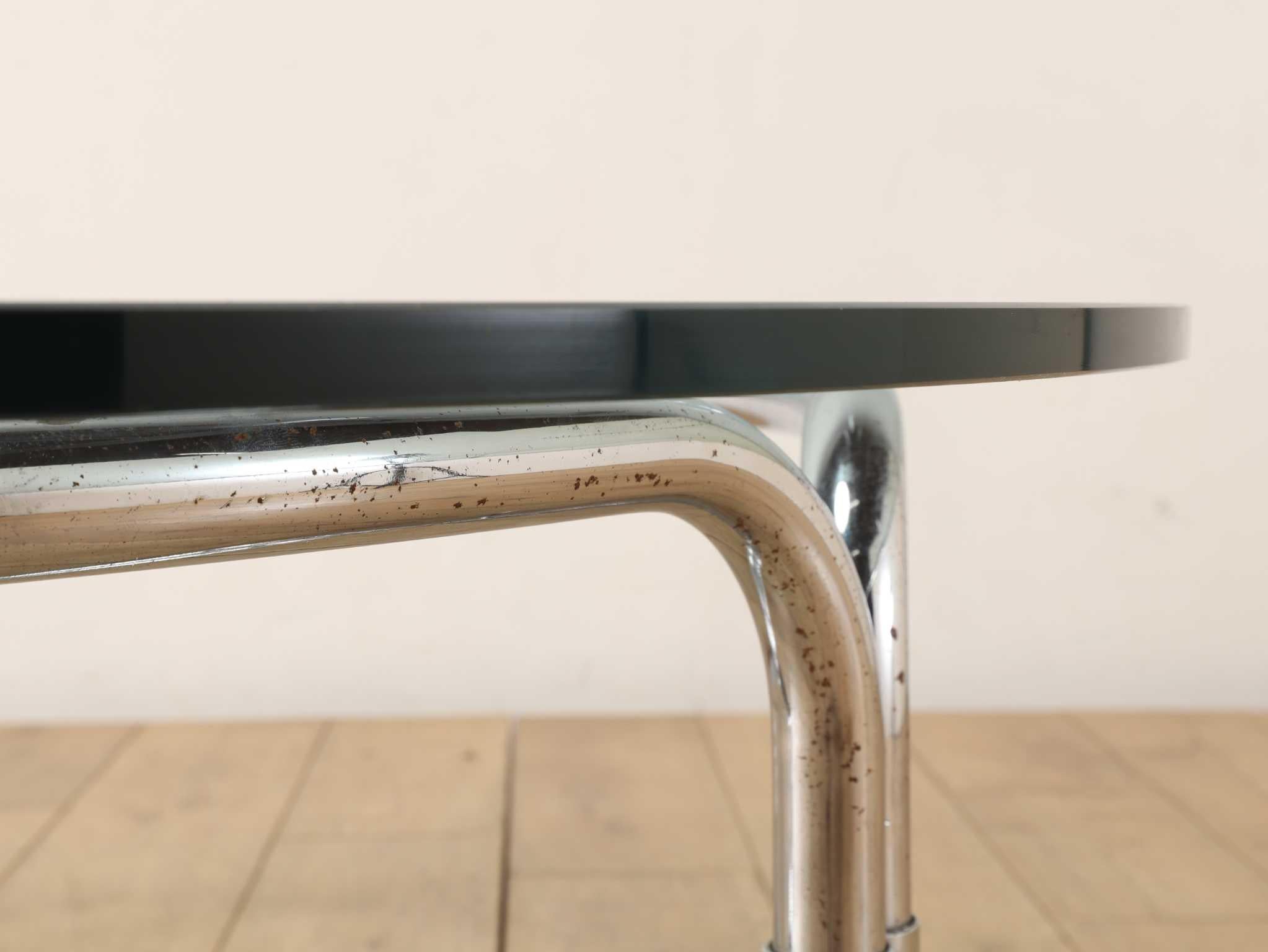 Italienischer Couchtisch mit Glasplatte 1970er Jahre im Angebot 6