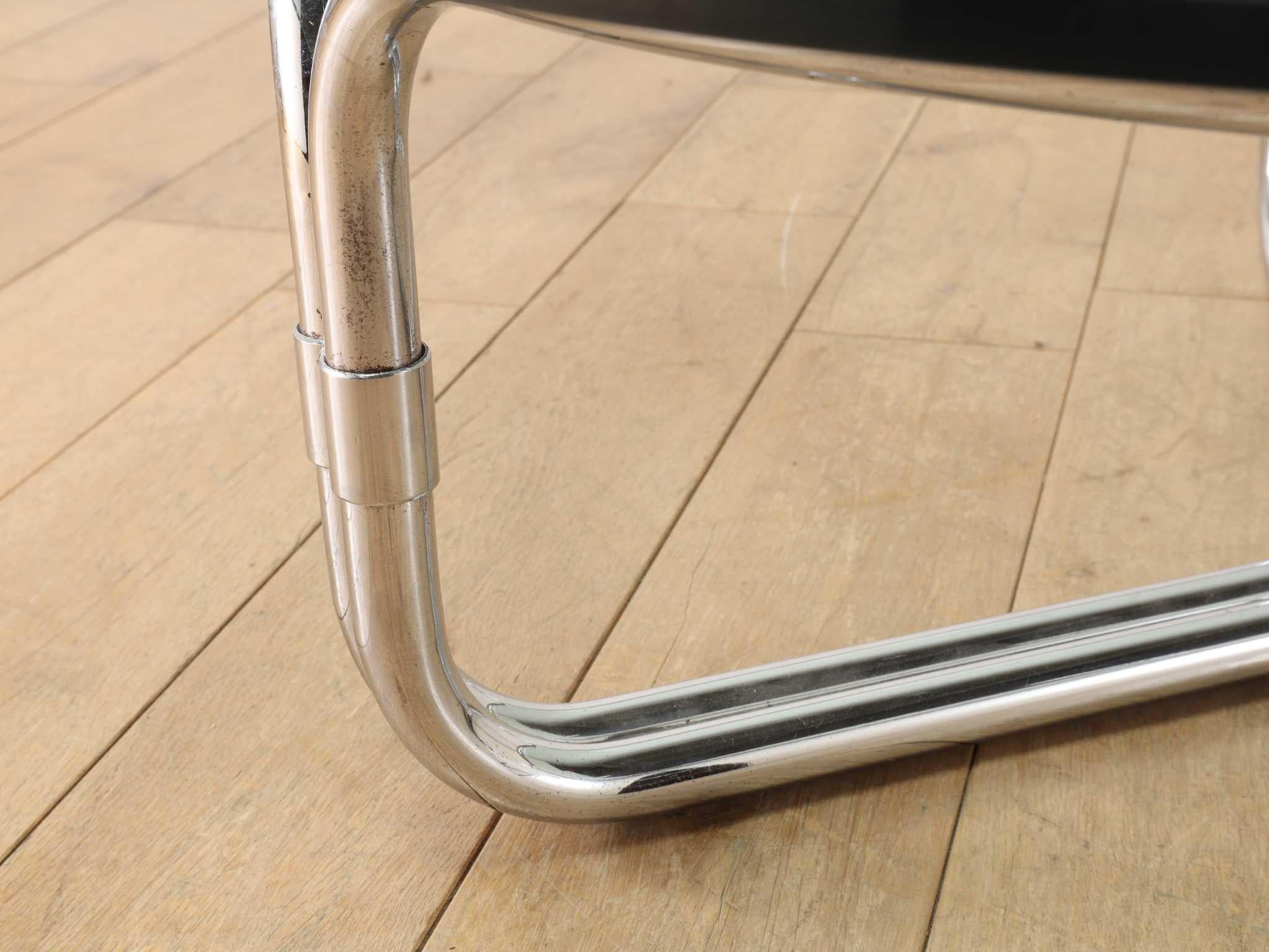 Italienischer Couchtisch mit Glasplatte 1970er Jahre im Angebot 8
