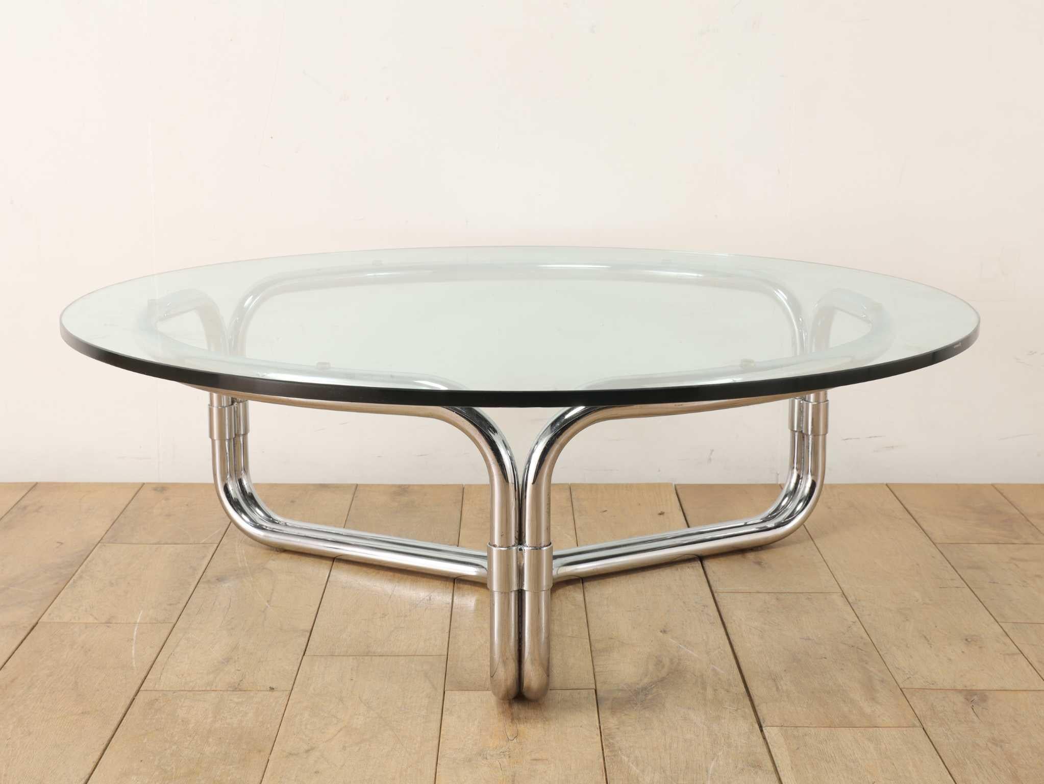Italienischer Couchtisch mit Glasplatte 1970er Jahre im Angebot 11