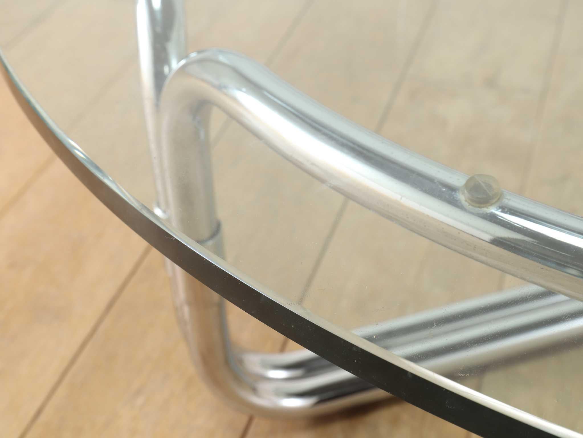 Italienischer Couchtisch mit Glasplatte 1970er Jahre im Angebot 1