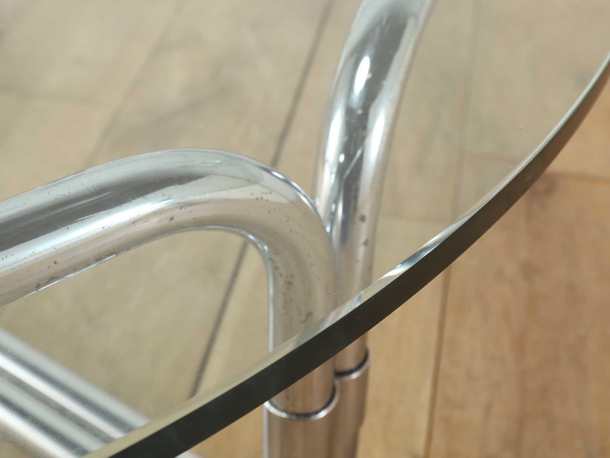 Italienischer Couchtisch mit Glasplatte 1970er Jahre im Angebot 3