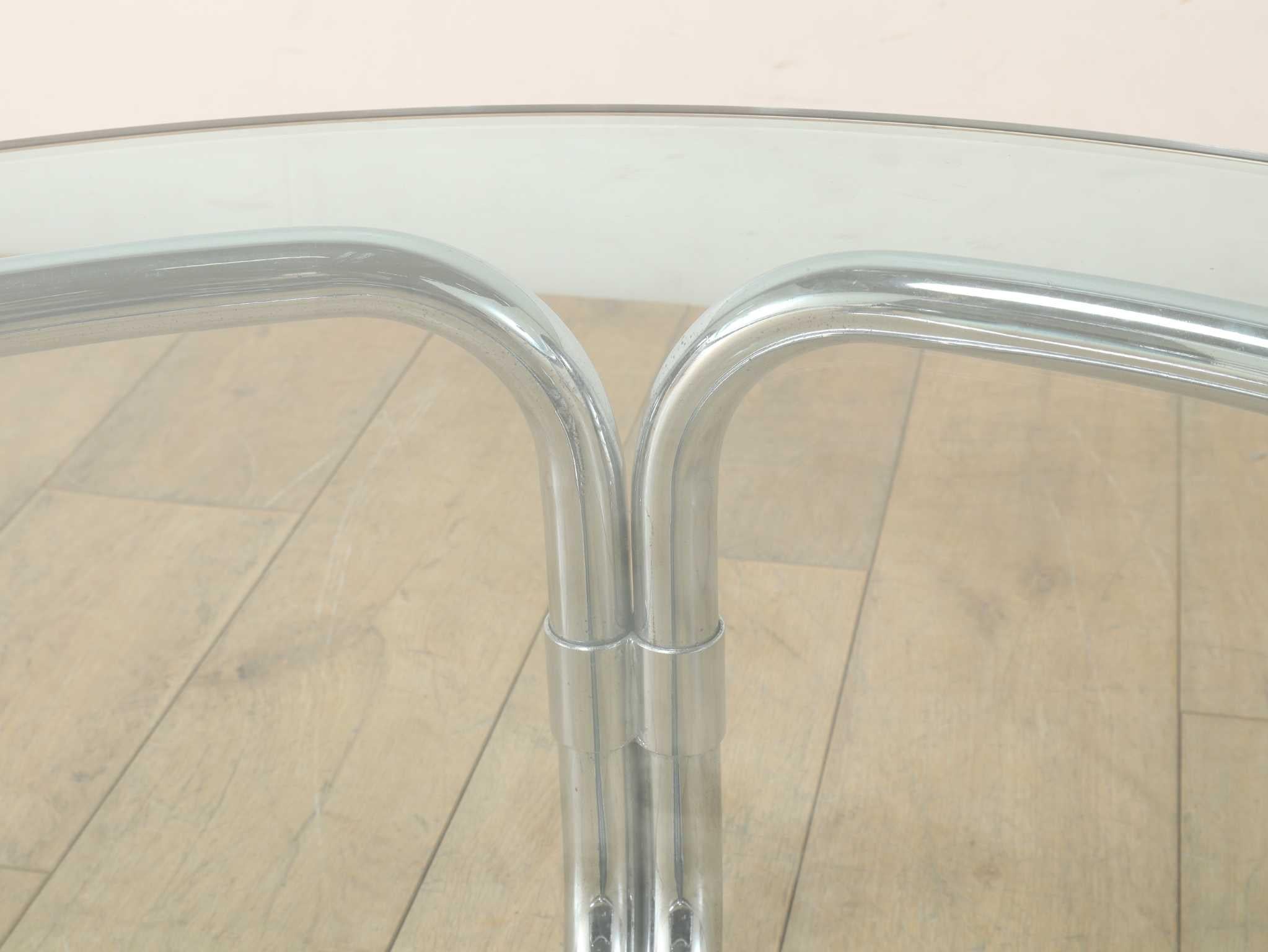 Italienischer Couchtisch mit Glasplatte 1970er Jahre im Angebot 4