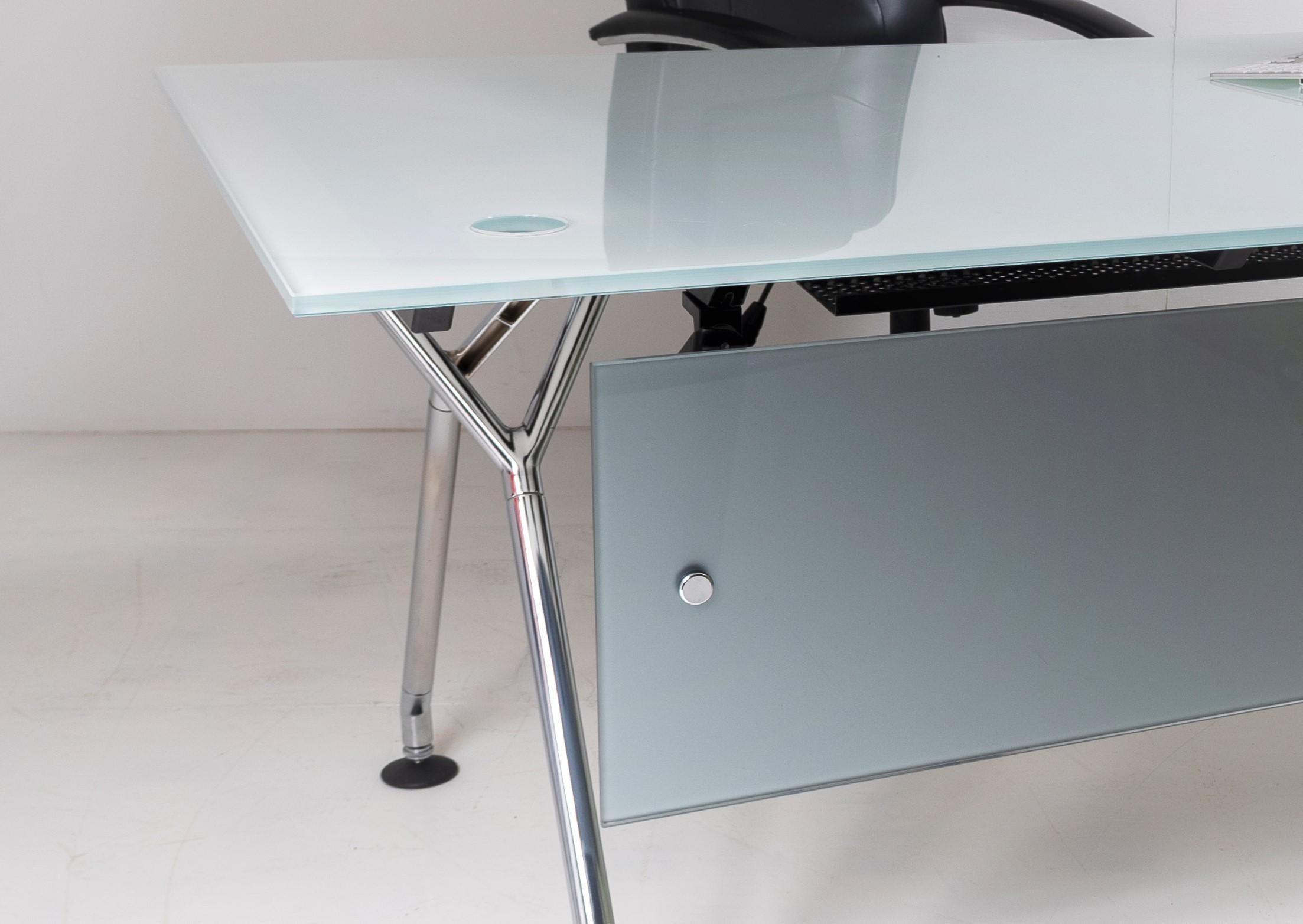 Italian Glass Top on Chrome Executive 'Nomos' Desk by Norman Foster for Tecno In Good Condition For Sale In Llanbrynmair, GB