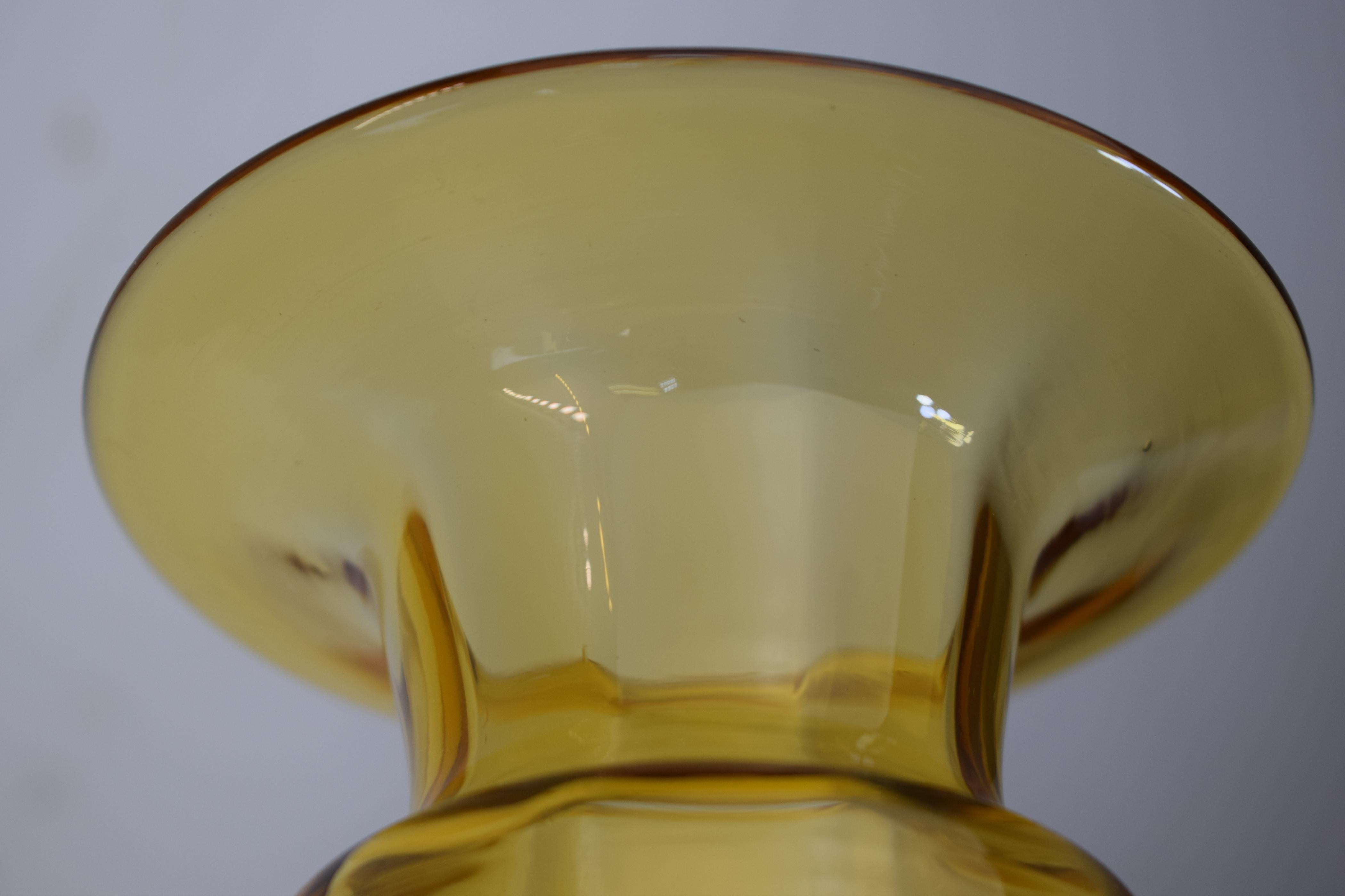 Italian Glass Vase by Vittorio Zecchin, 1930s In Good Condition For Sale In Palermo, PA