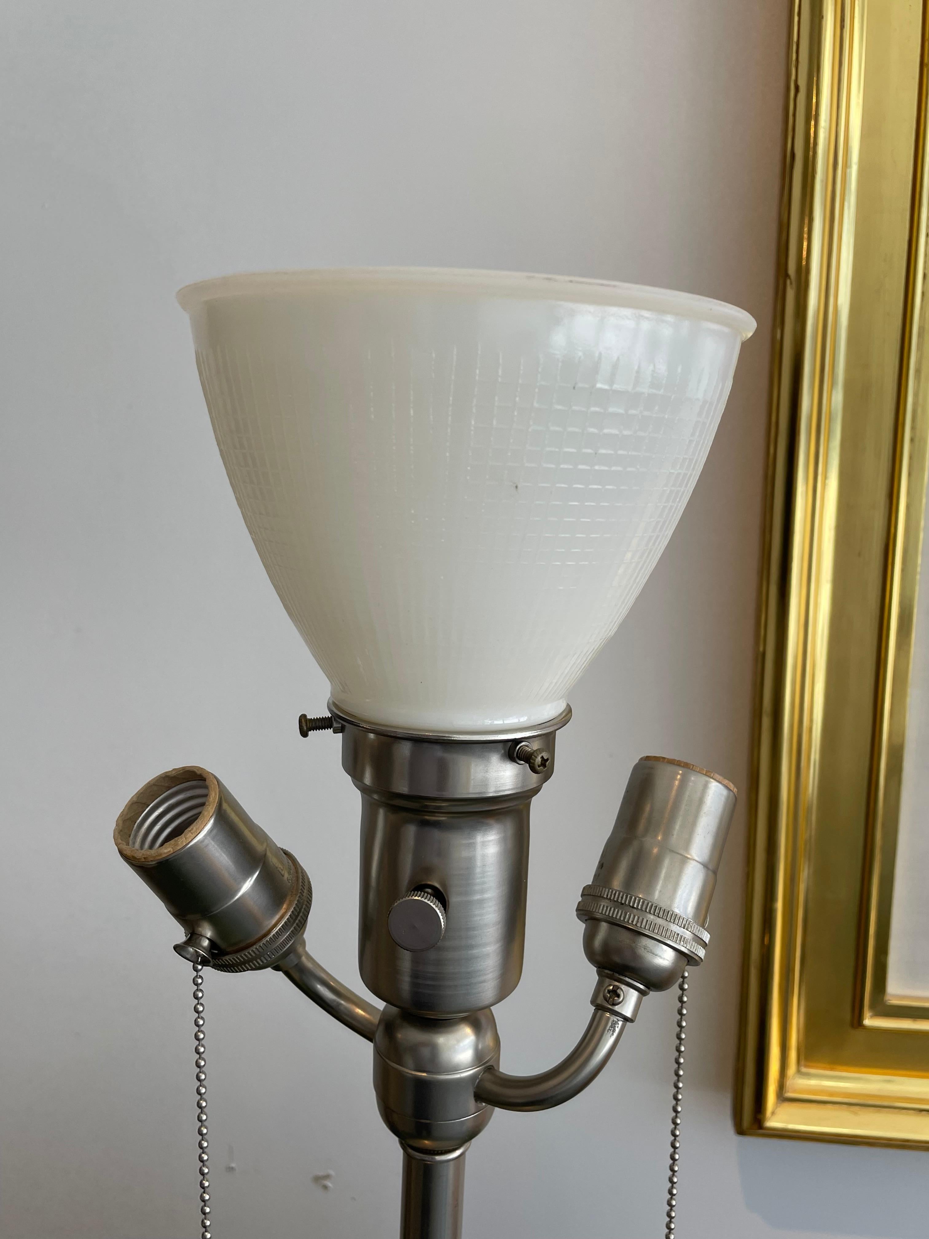 Lampe de bureau italienne Amphore émaillée en vente 7