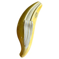 Sculpture en céramique émaillée représentant une banane (d'après Warhol) (d'après Maurizio Cattelan)